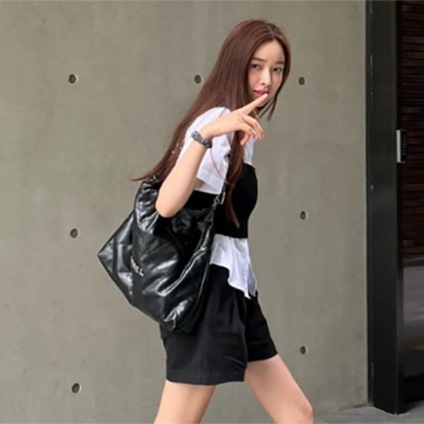 샤넬 22 스몰 핸드백 카프스킨 & 실버 메탈 블랙 상품 이미지