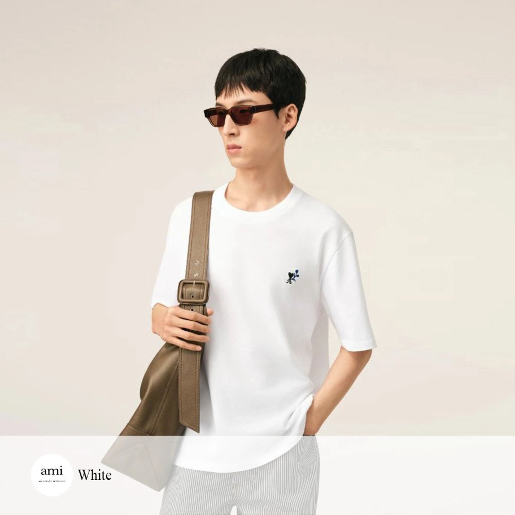 아미 스몰 하트 튤립 자수 반팔 티셔츠