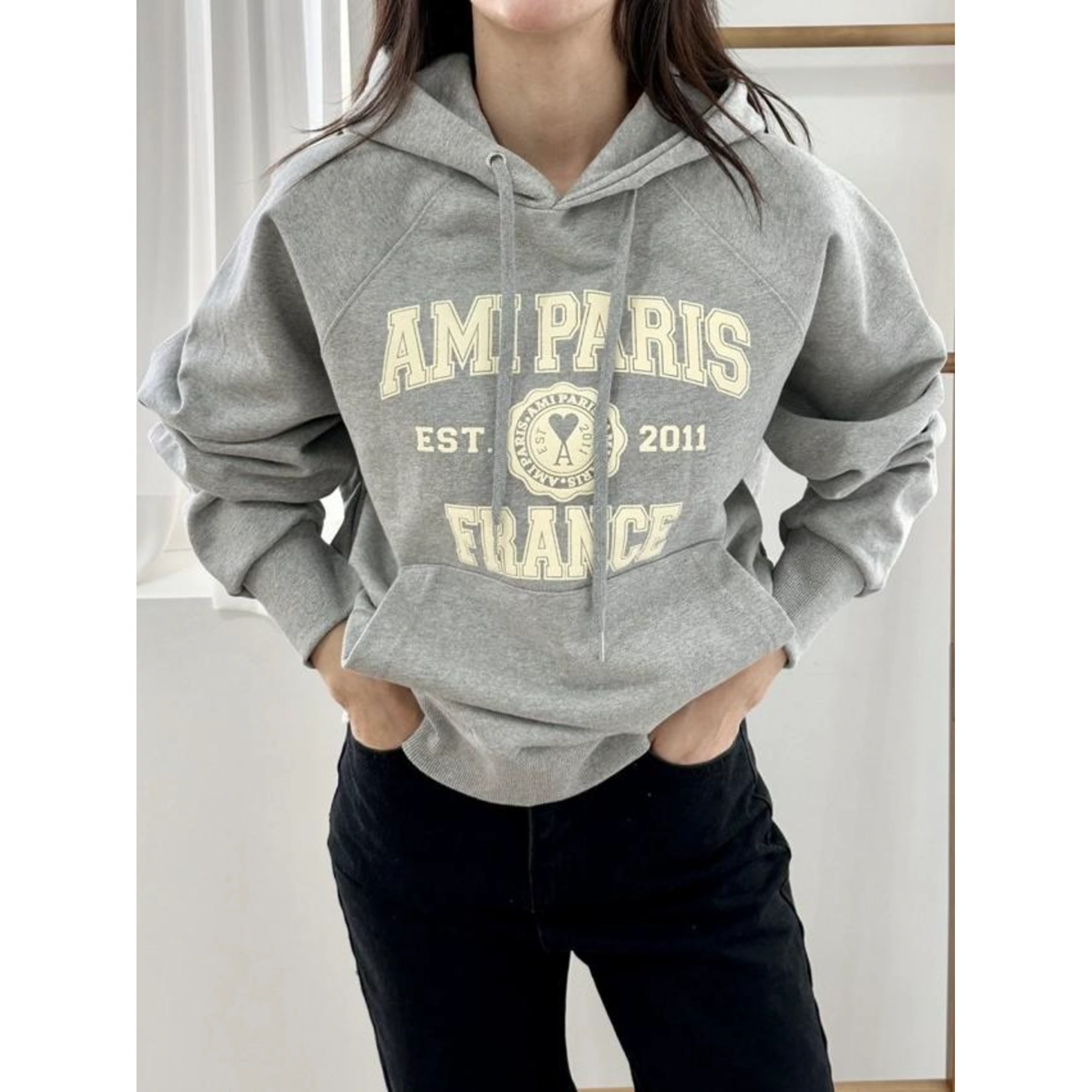 아미 프랑스 후드 티셔츠 착용 이미지