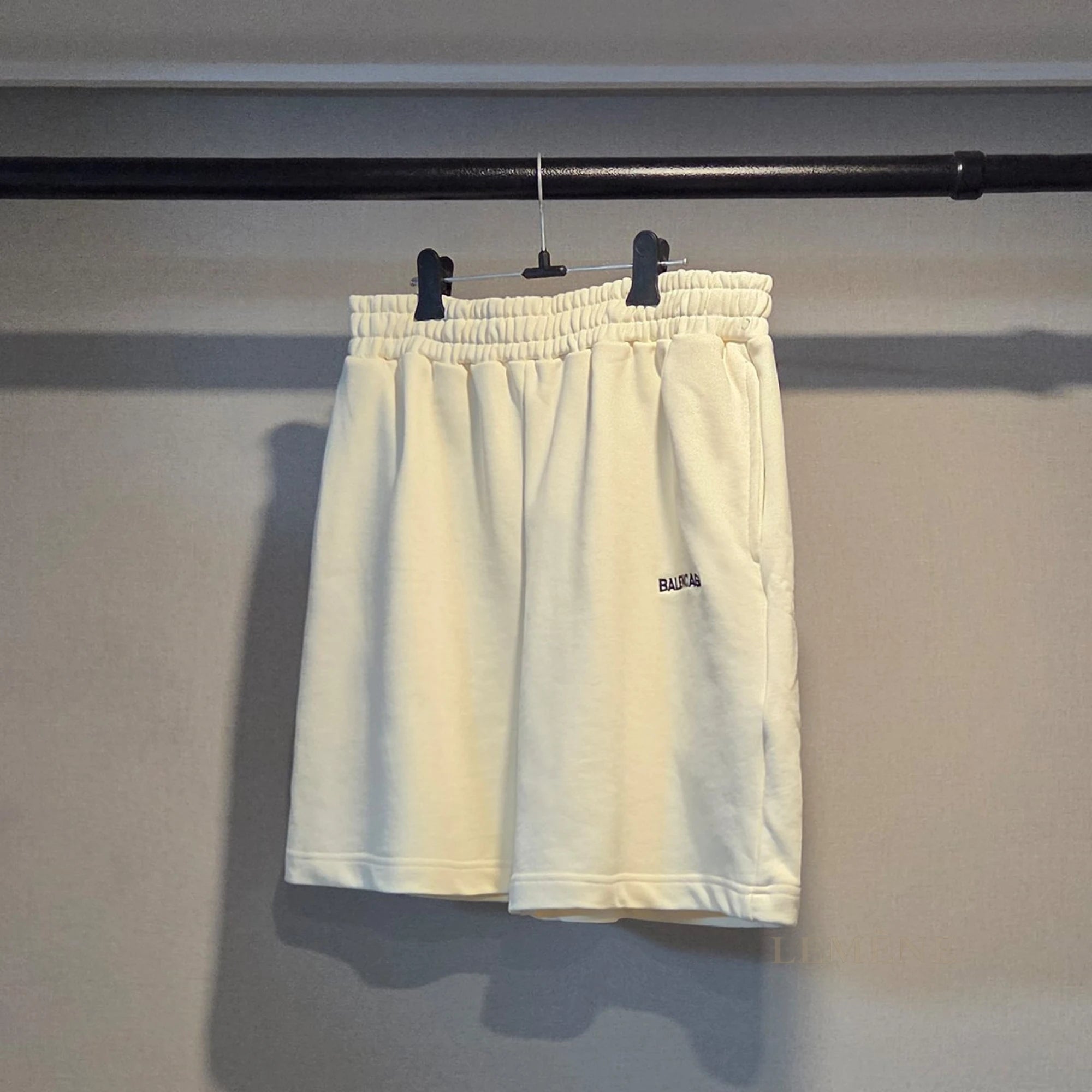 발렌시아가 로고 자수 하프팬츠 디테일 이미지