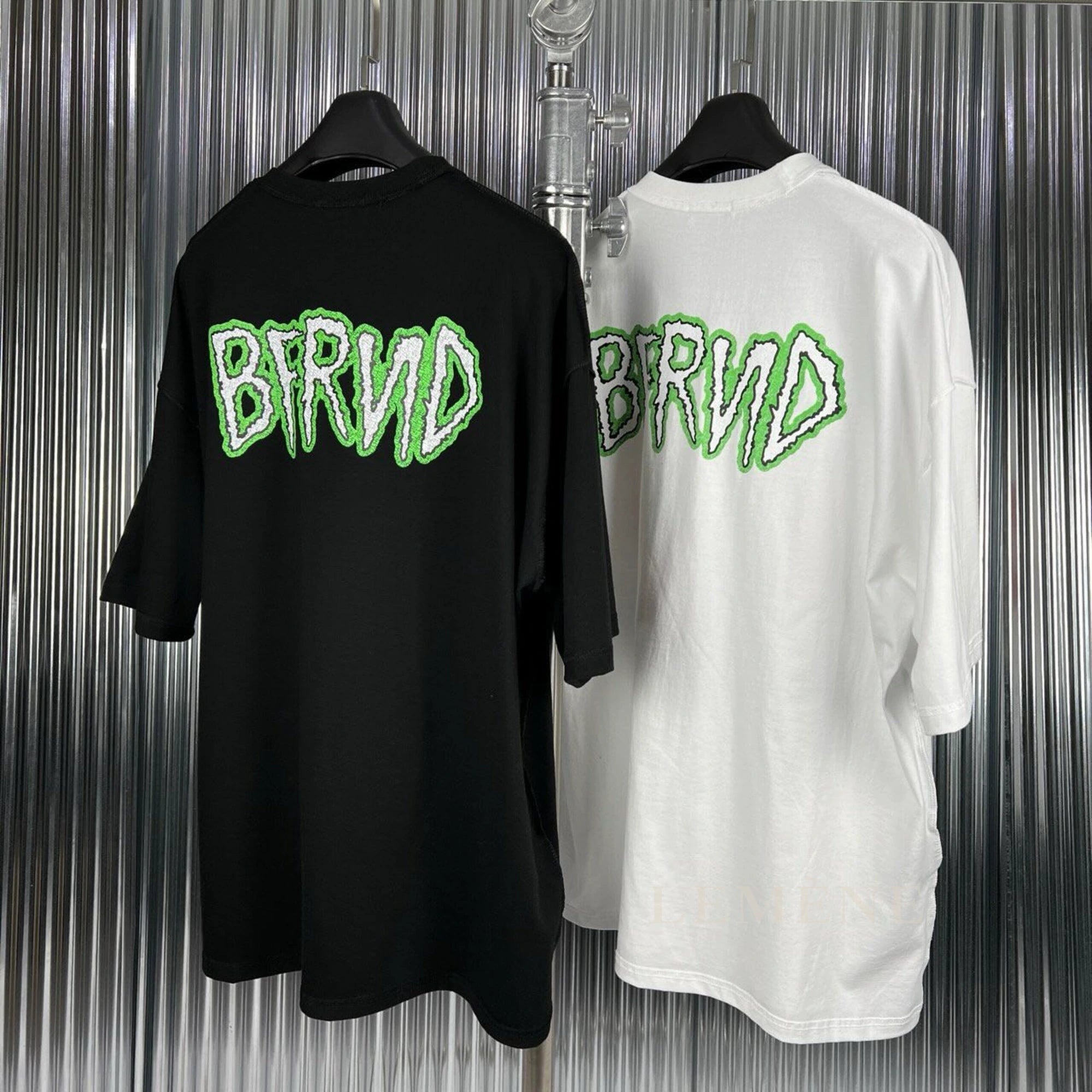 발렌시아가 뮤직 x BFRND 인사이드 아웃 오버핏 반팔 티셔츠 디테일 이미지