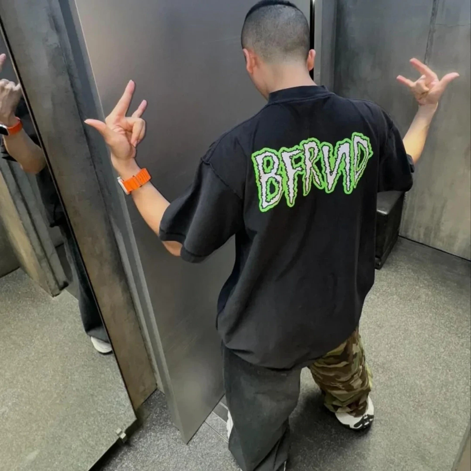 발렌시아가 뮤직 x BFRND 인사이드 아웃 오버핏 반팔 티셔츠