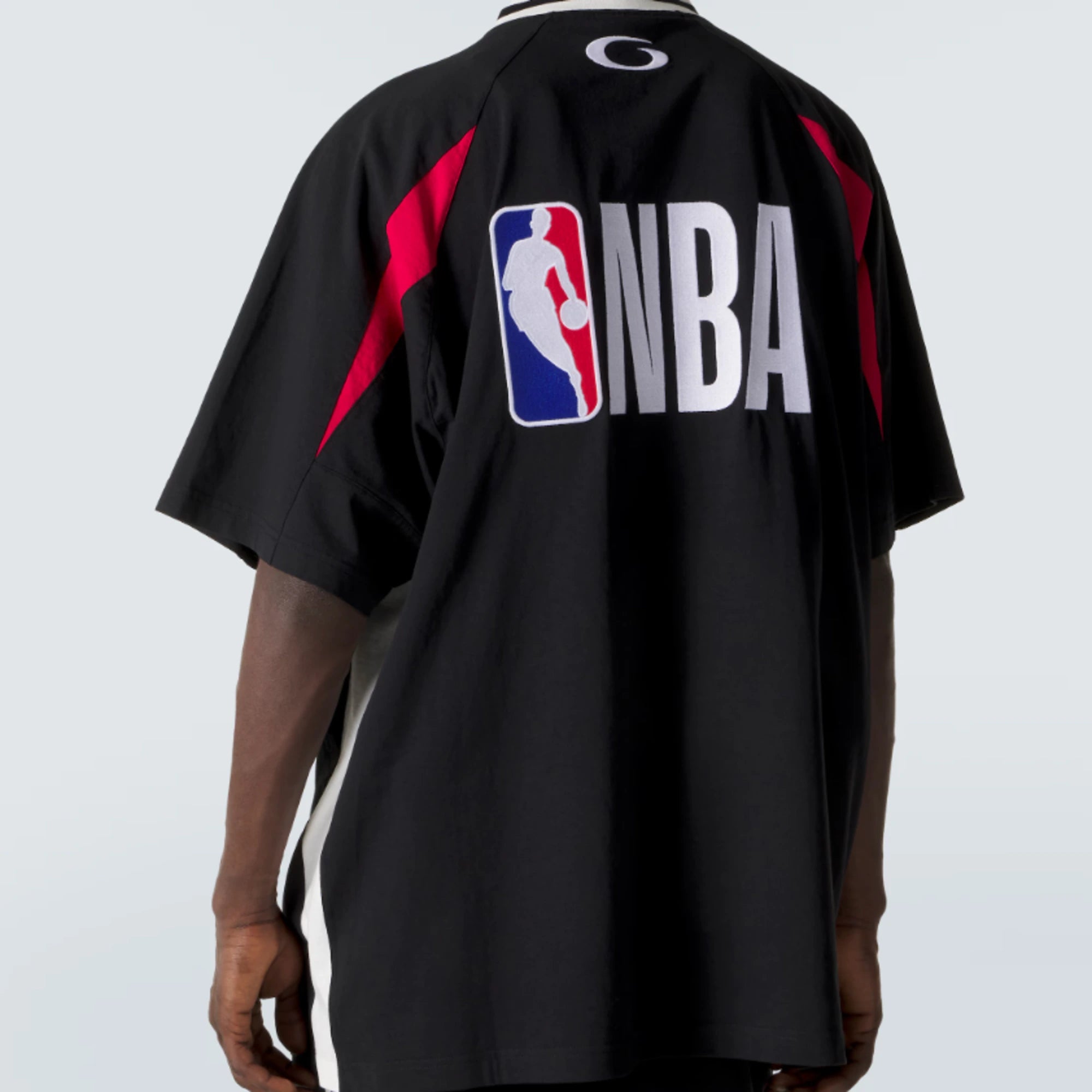 발렌시아가 X NBA 오버사이즈 반팔 티셔츠 착용 이미지