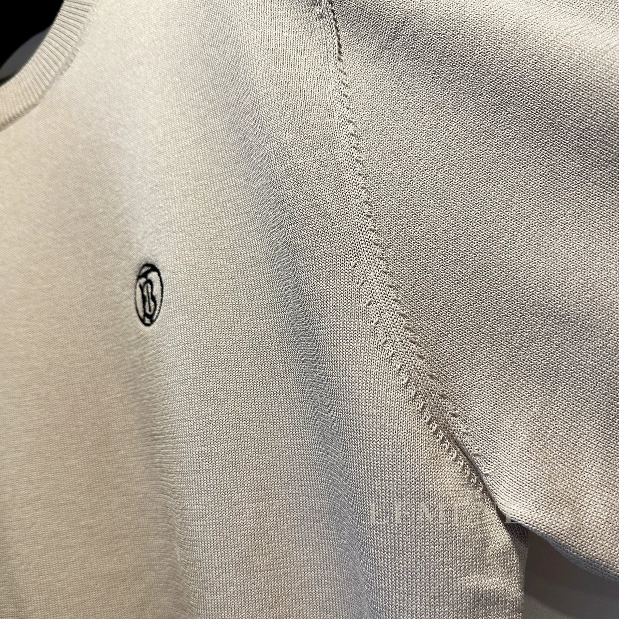 버버리 TB 모노그램 반팔 니트 디테일 이미지