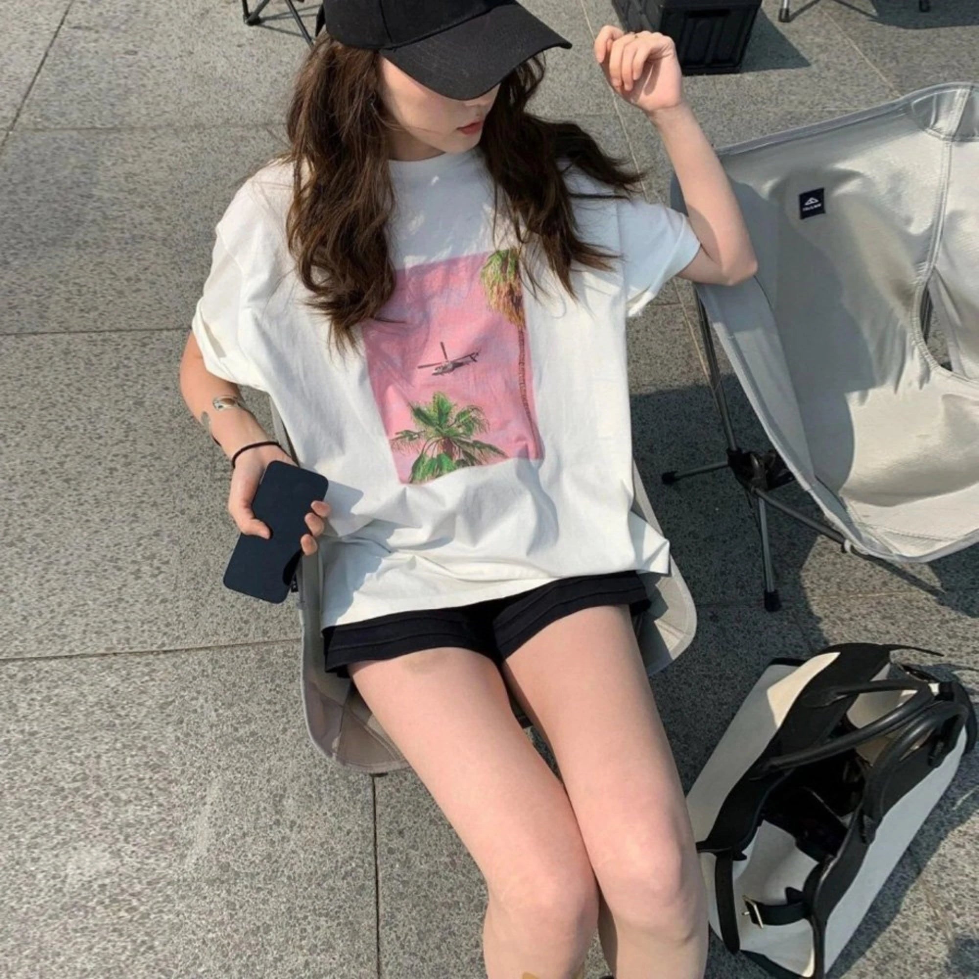 셀린느 AVE 57 SKY 루즈 반팔 티셔츠 착용 이미지