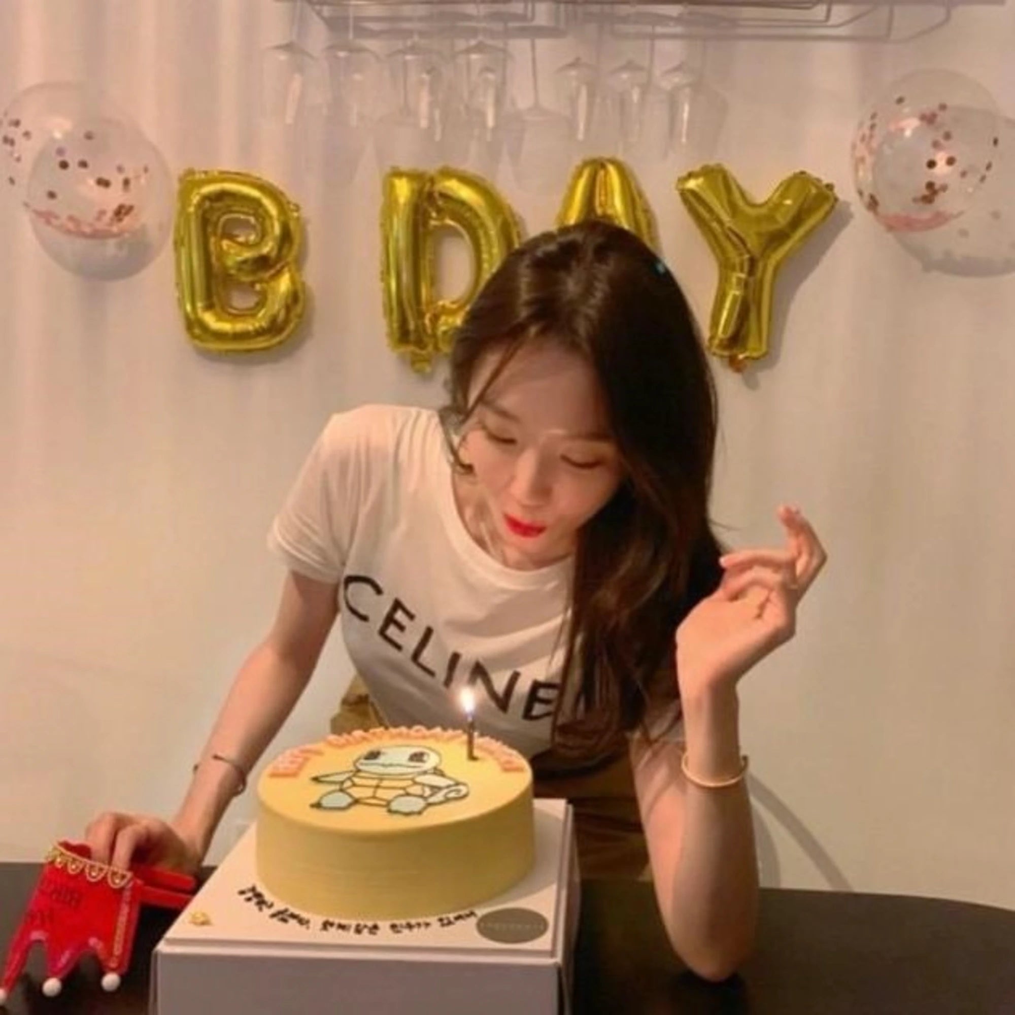 셀린느 빅로고 반팔 티셔츠 착용 이미지