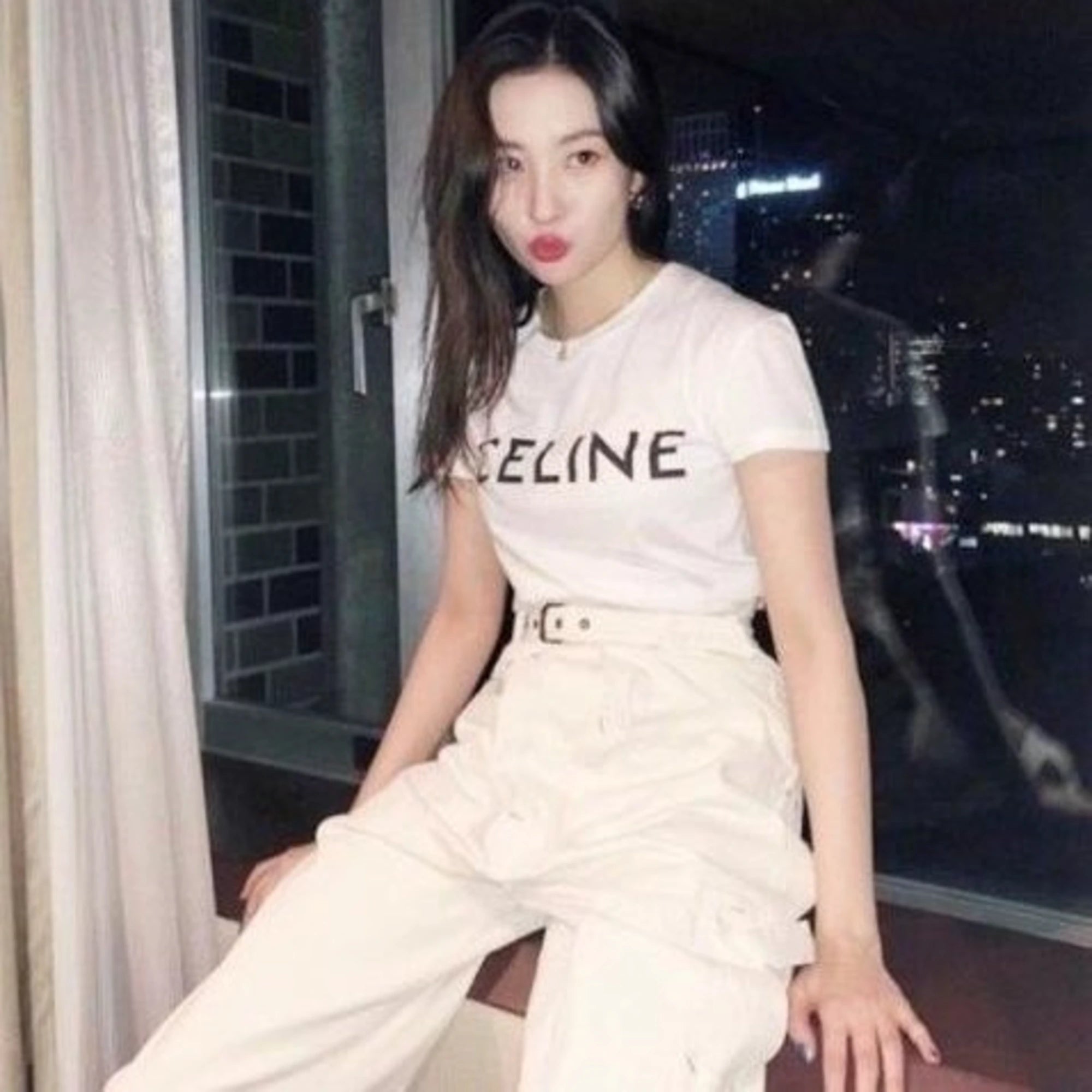 셀린느 빅로고 반팔 티셔츠 착용 이미지