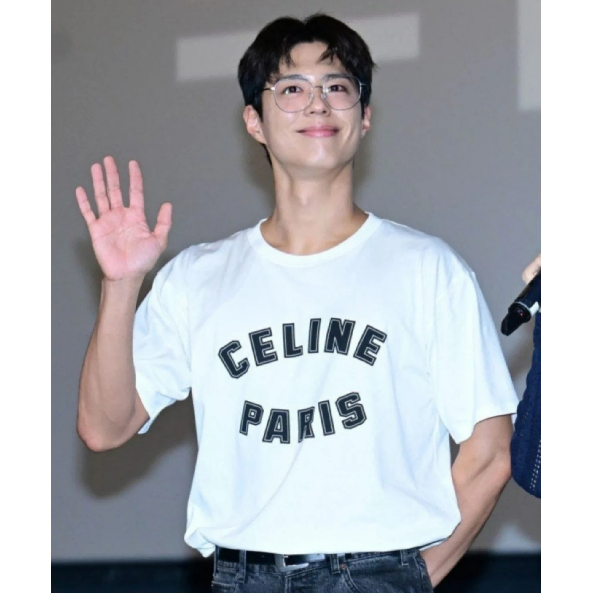 셀린느 그래피티 반팔 티셔츠 착용 이미지