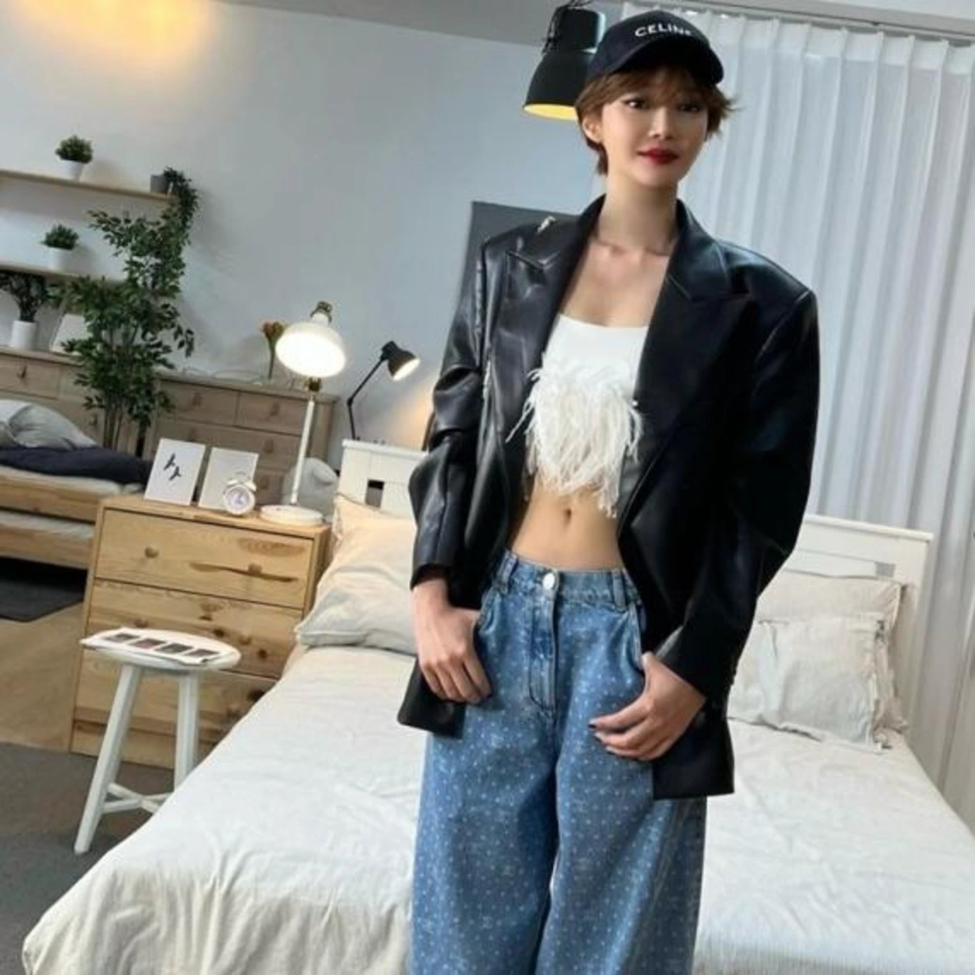 셀린느 로고 베이스볼캡 착용 이미지
