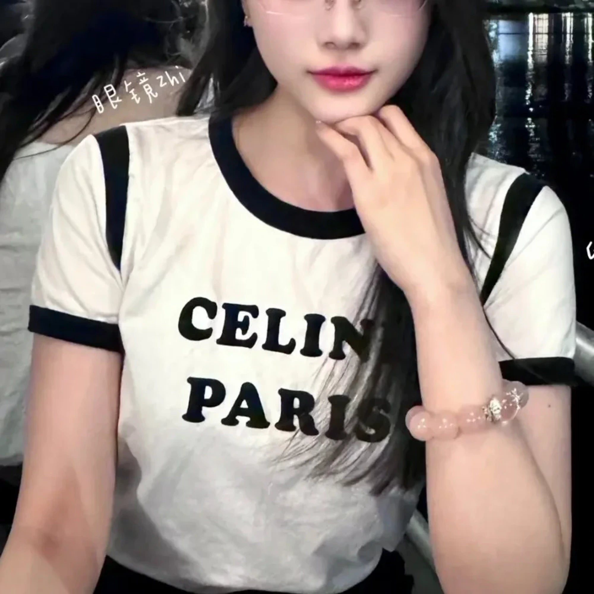 셀린느 파리스 배색 반팔 티셔츠 착용 이미지