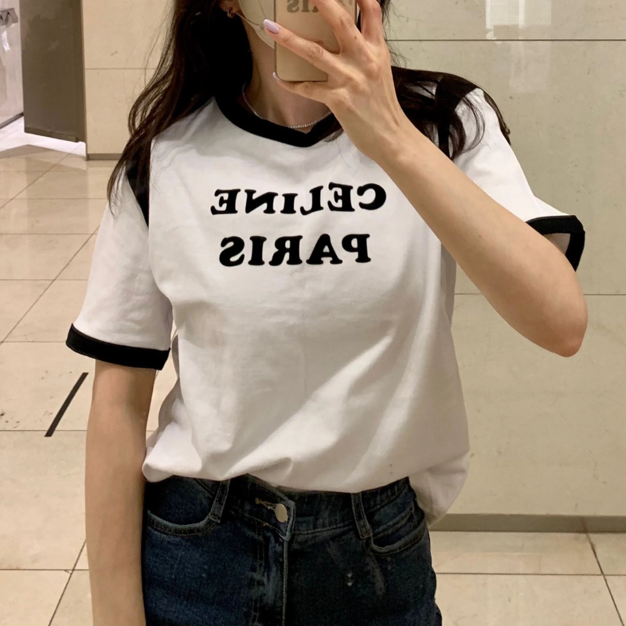 셀린느 파리스 배색 반팔 티셔츠 착용 이미지