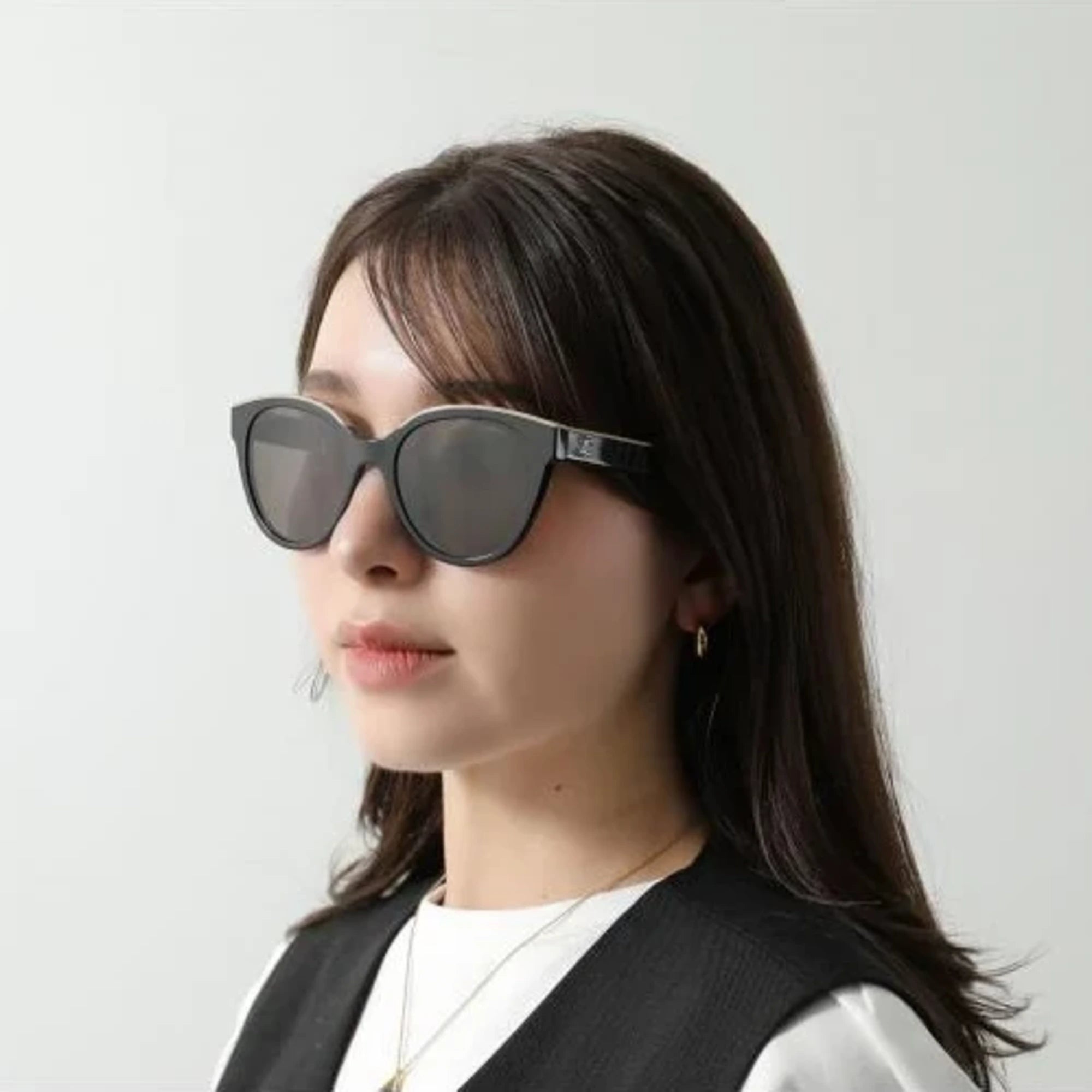 샤넬 버터플라이 선글라스 착용 이미지