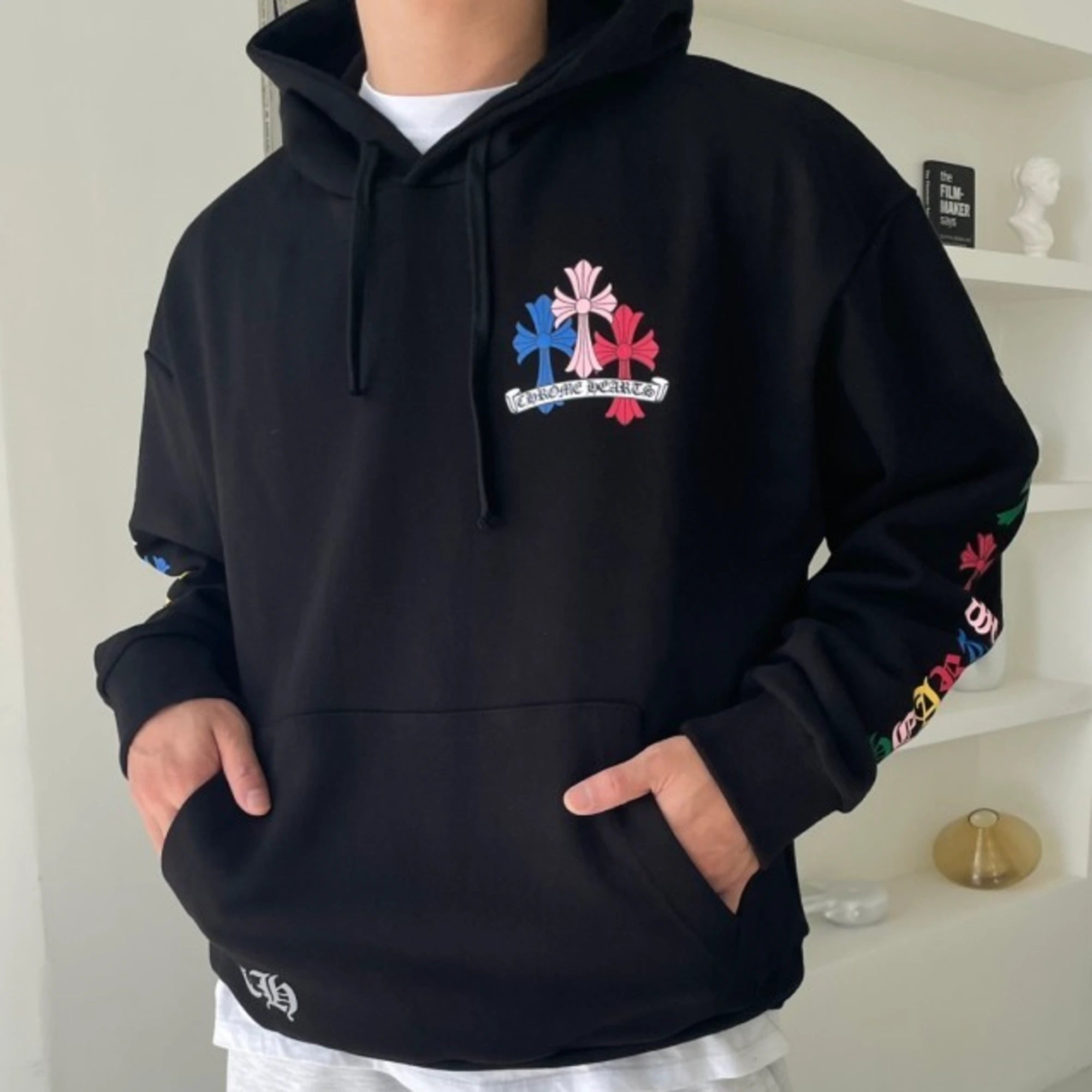 크롬하츠 멀티 컬러 크로스 후드 티셔츠 착용 이미지