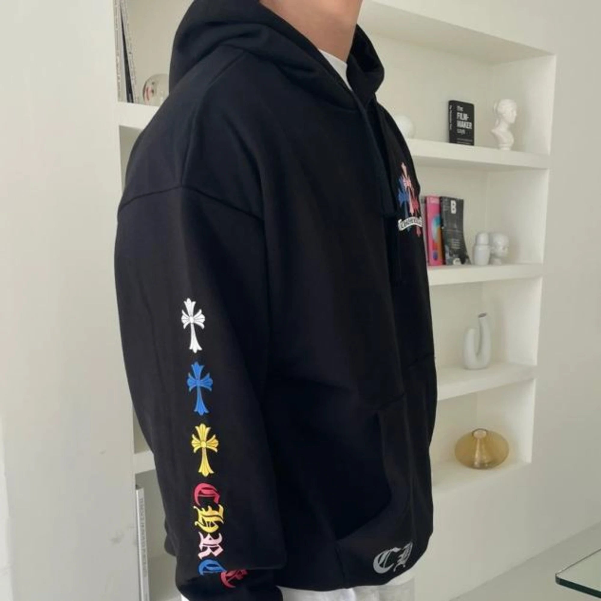 크롬하츠 멀티 컬러 크로스 후드 티셔츠 착용 이미지