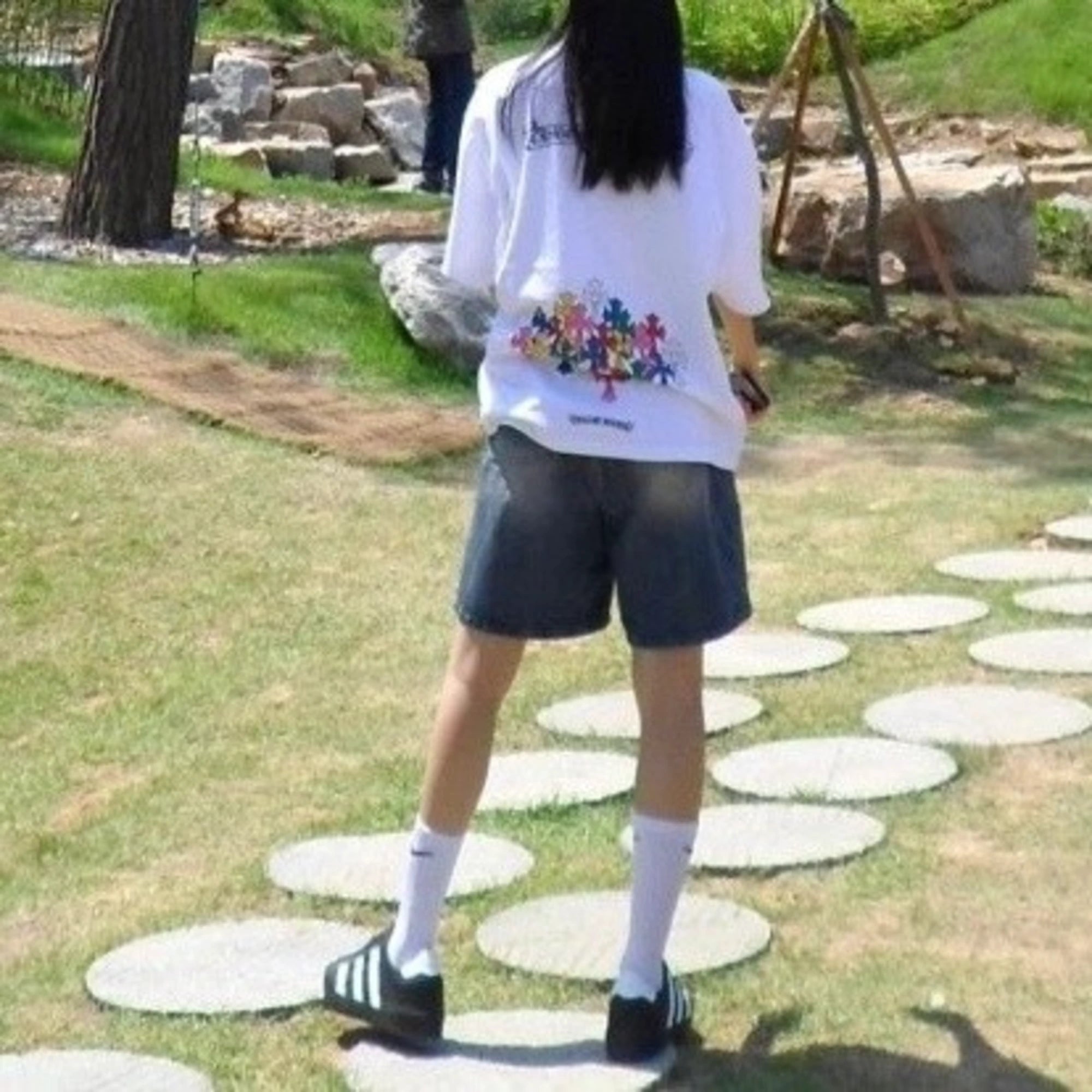 크롬하츠 멀티 컬러 크로스 반팔 티셔츠 착용 이미지