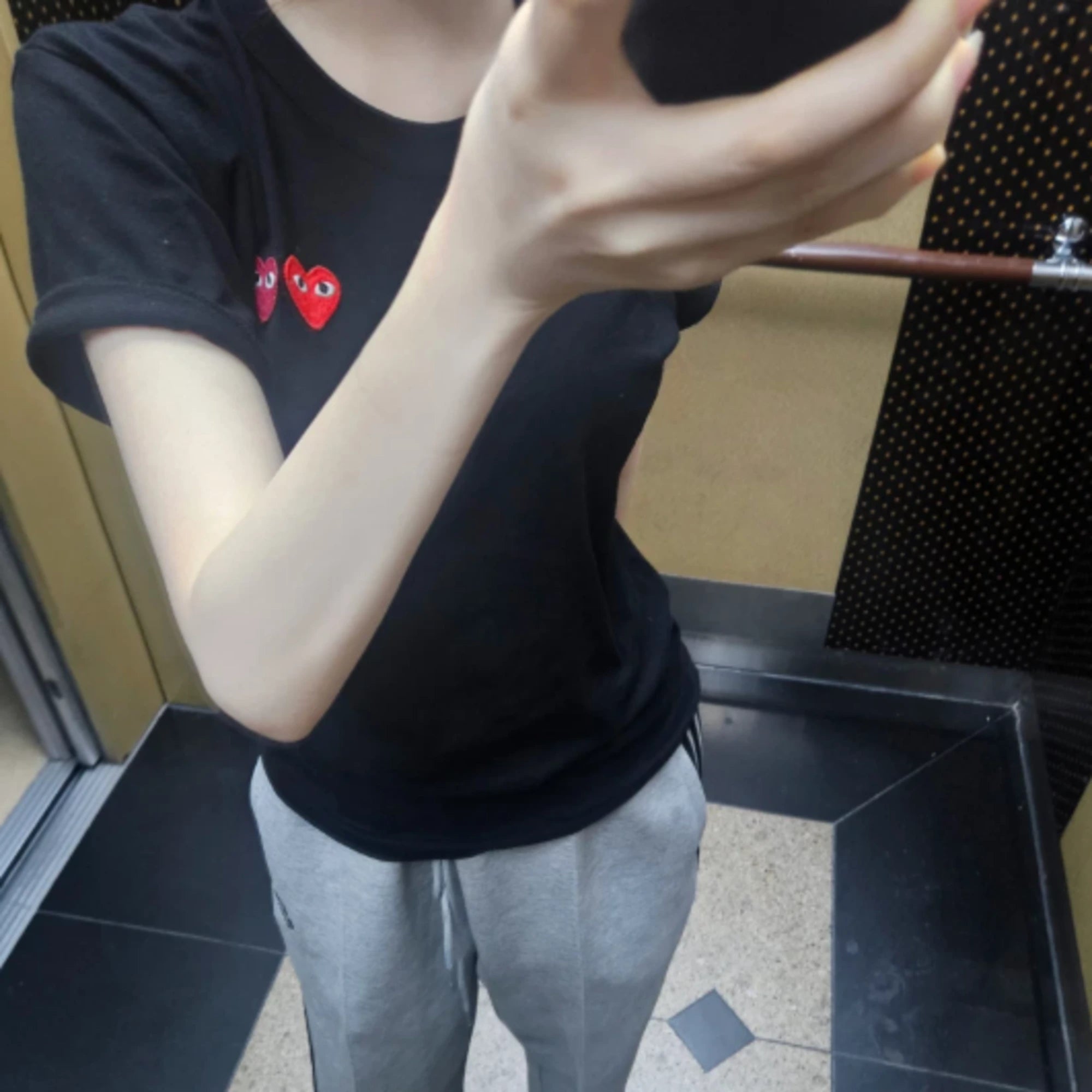 꼼데가르송 와펜 반팔 티셔츠 착용 이미지