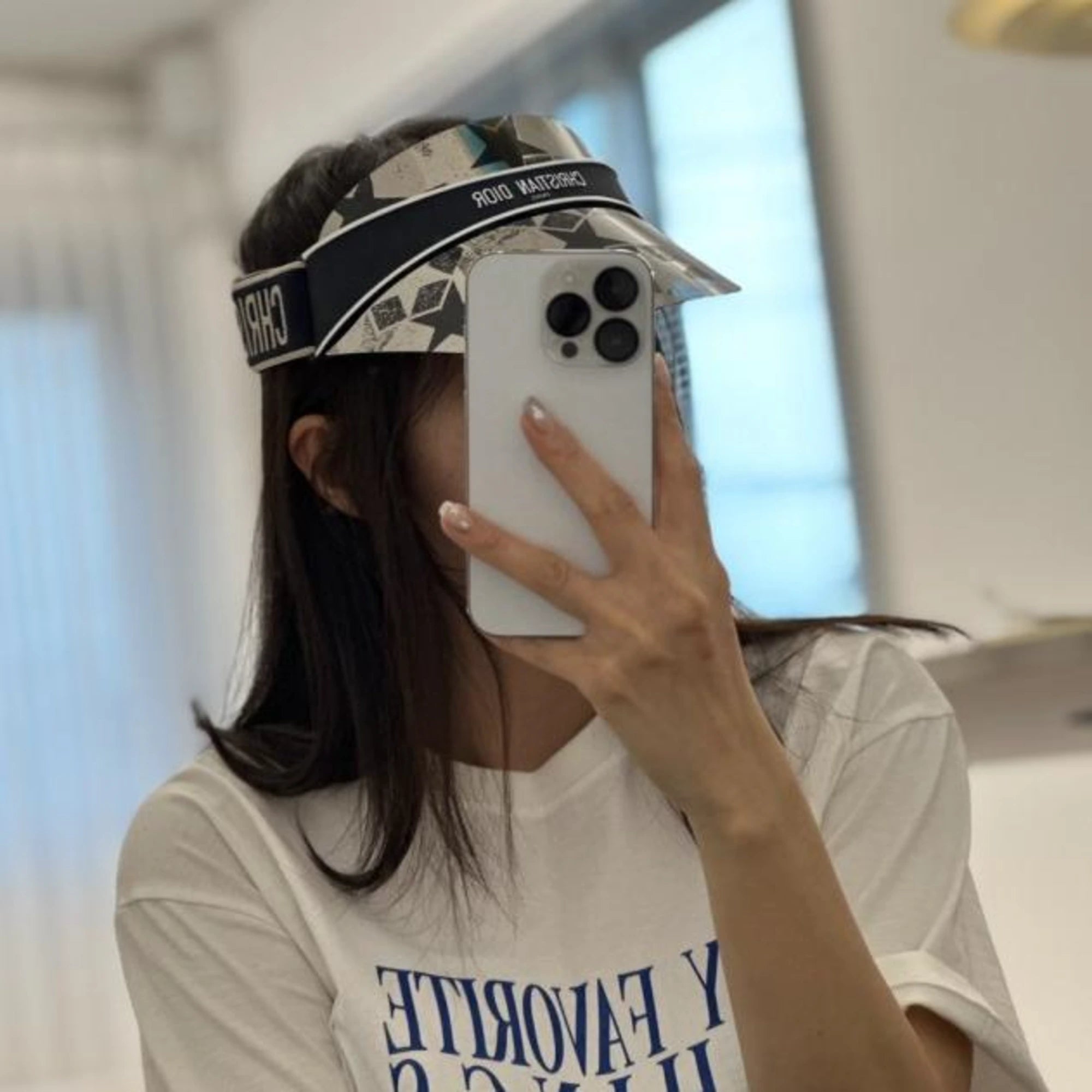 디올 클럽 V1U 썬캡 착용 이미지