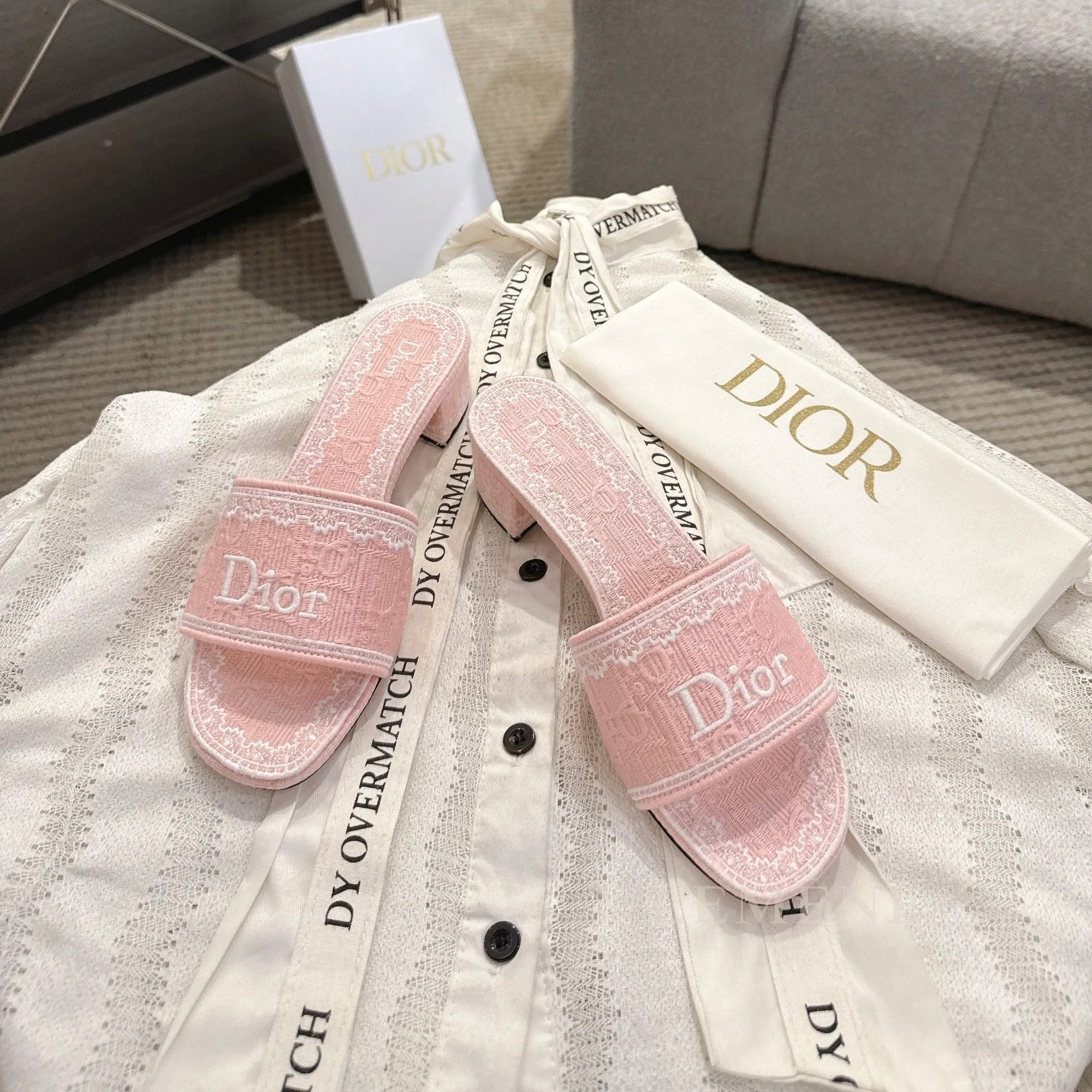 디올 덴텔 힐 슬라이드 디테일 이미지