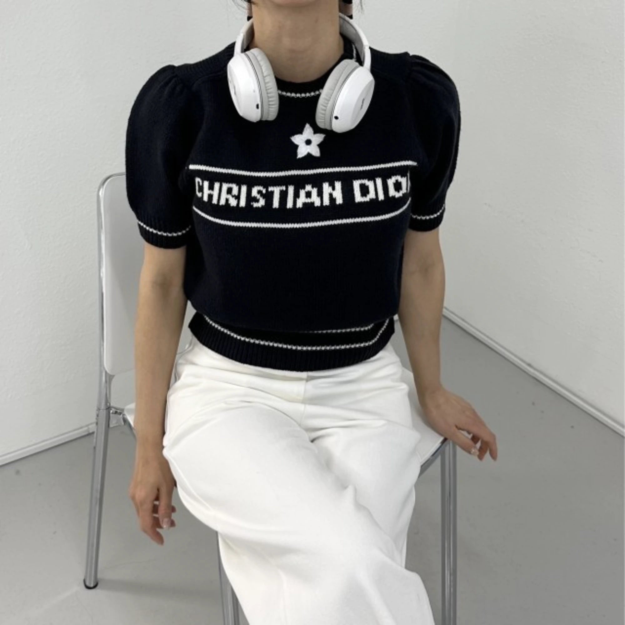 디올 스타 로고 반팔 스웨터 착용 이미지