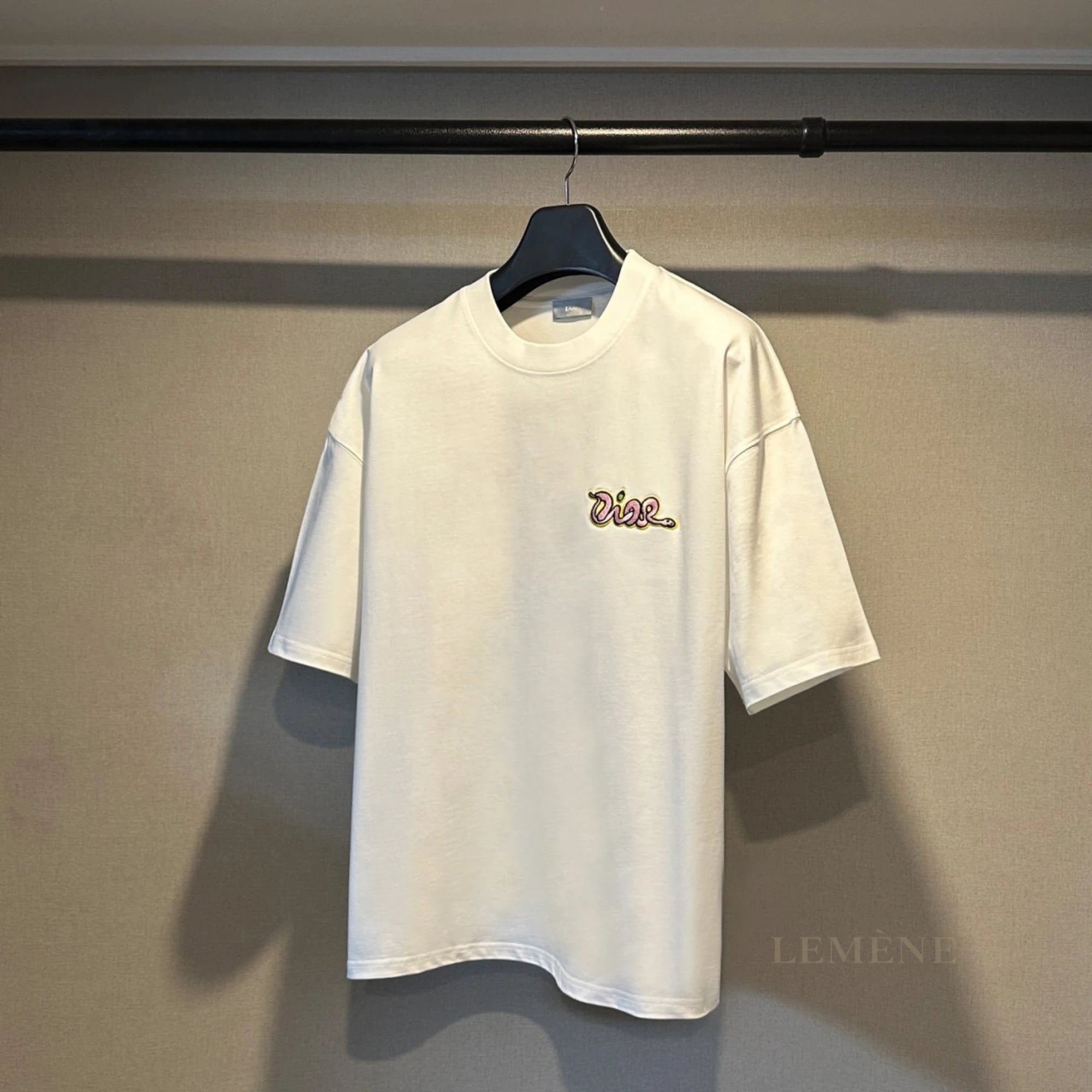 디올 X 카우스 뱀 자수 반팔 티셔츠 디테일 이미지