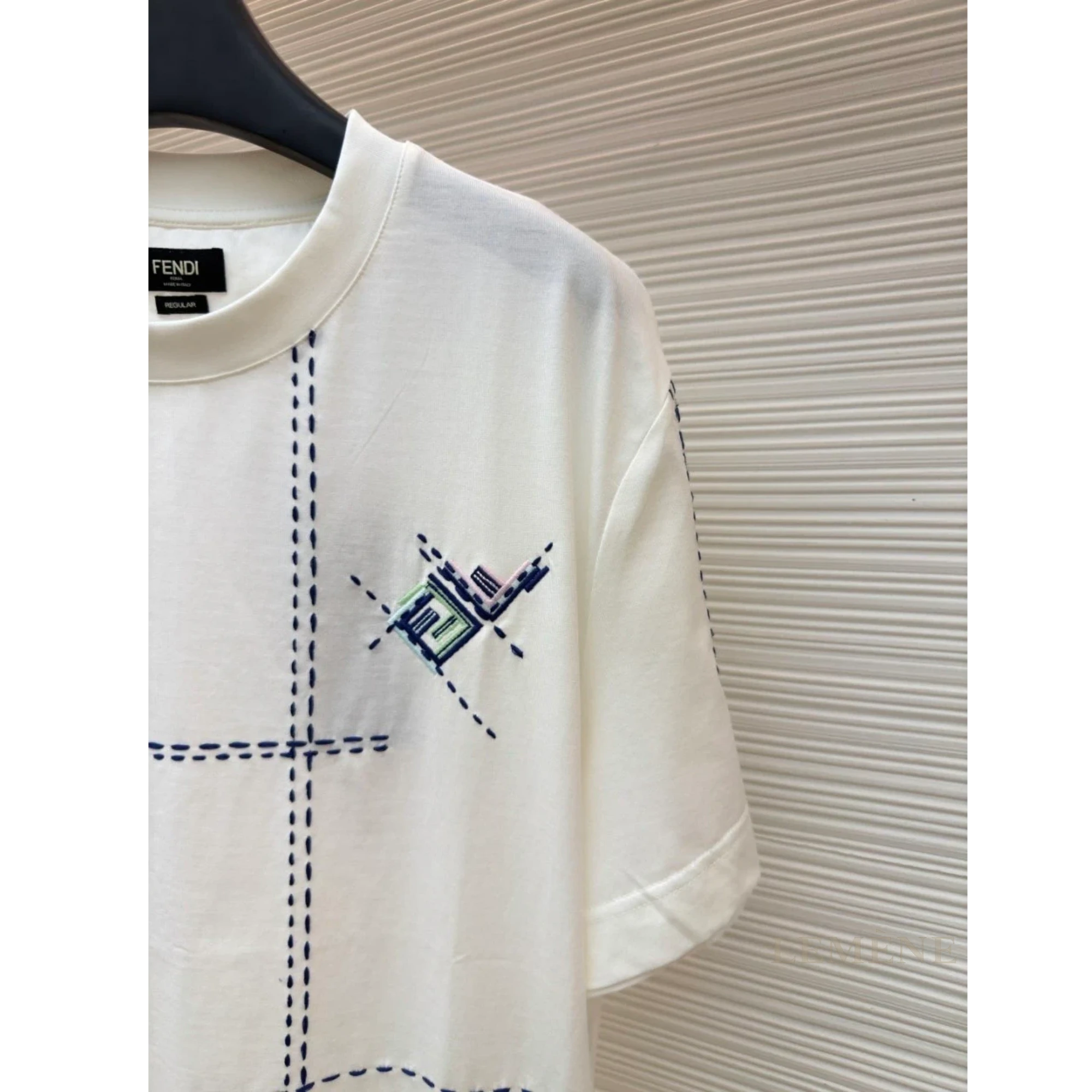 펜디 FF 로고 자수 반팔 티셔츠 디테일 이미지