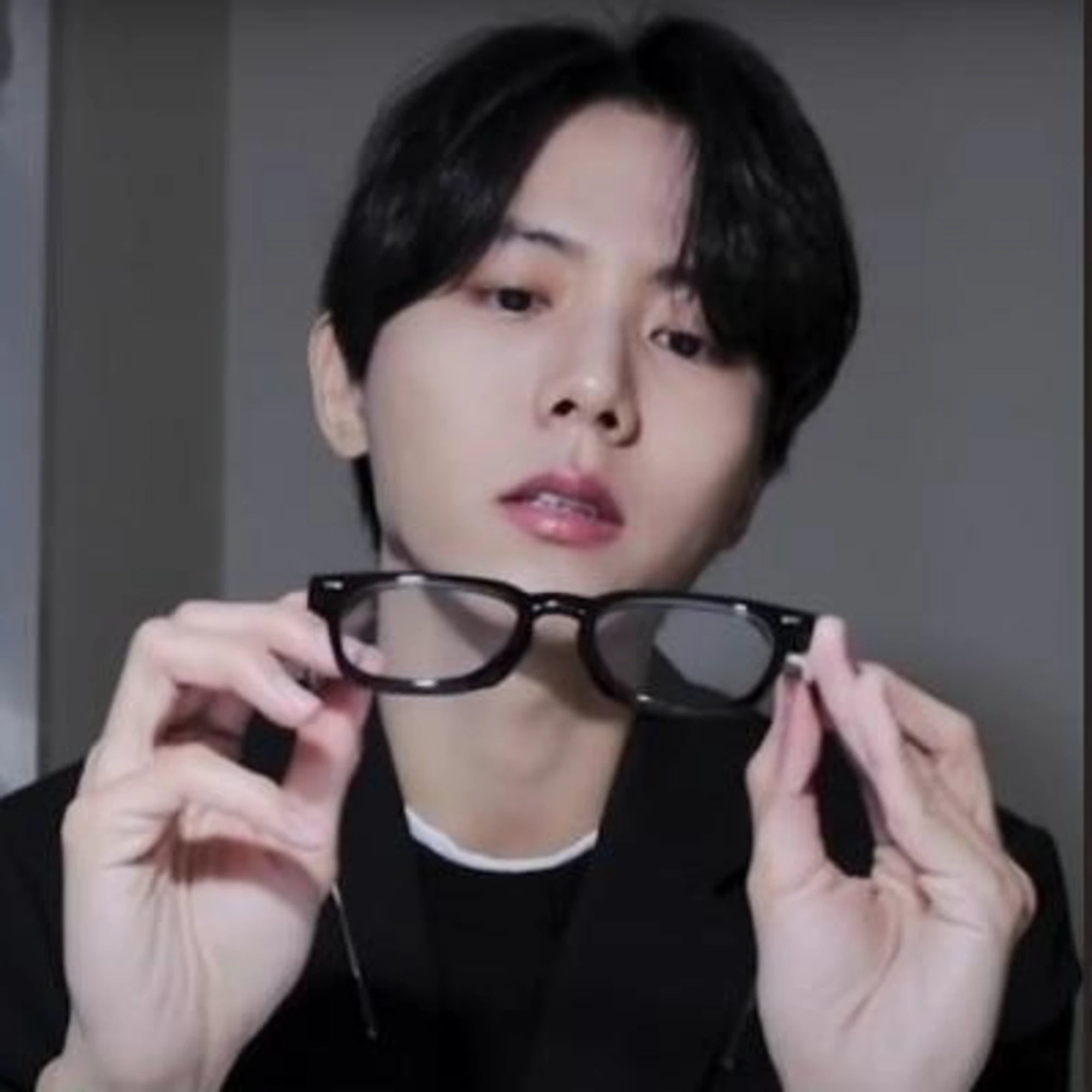 젠틀몬스터 쿠보01 안경 CGOG5SQ5HBXX 착용 이미지