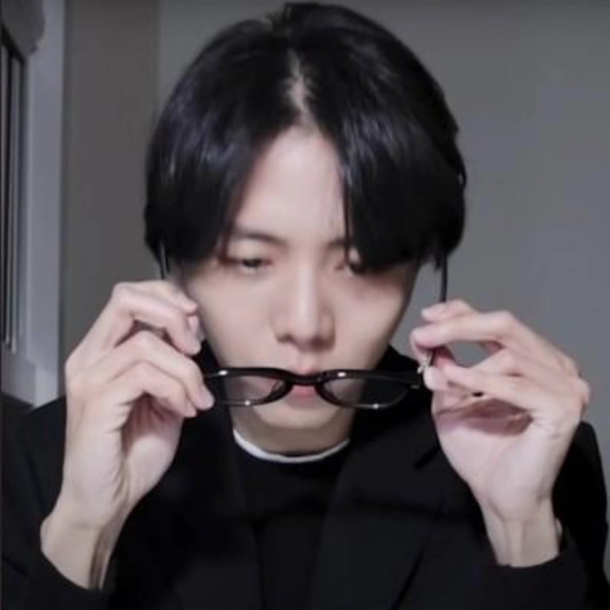 젠틀몬스터 쿠보01 안경 CGOG5SQ5HBXX 착용 이미지