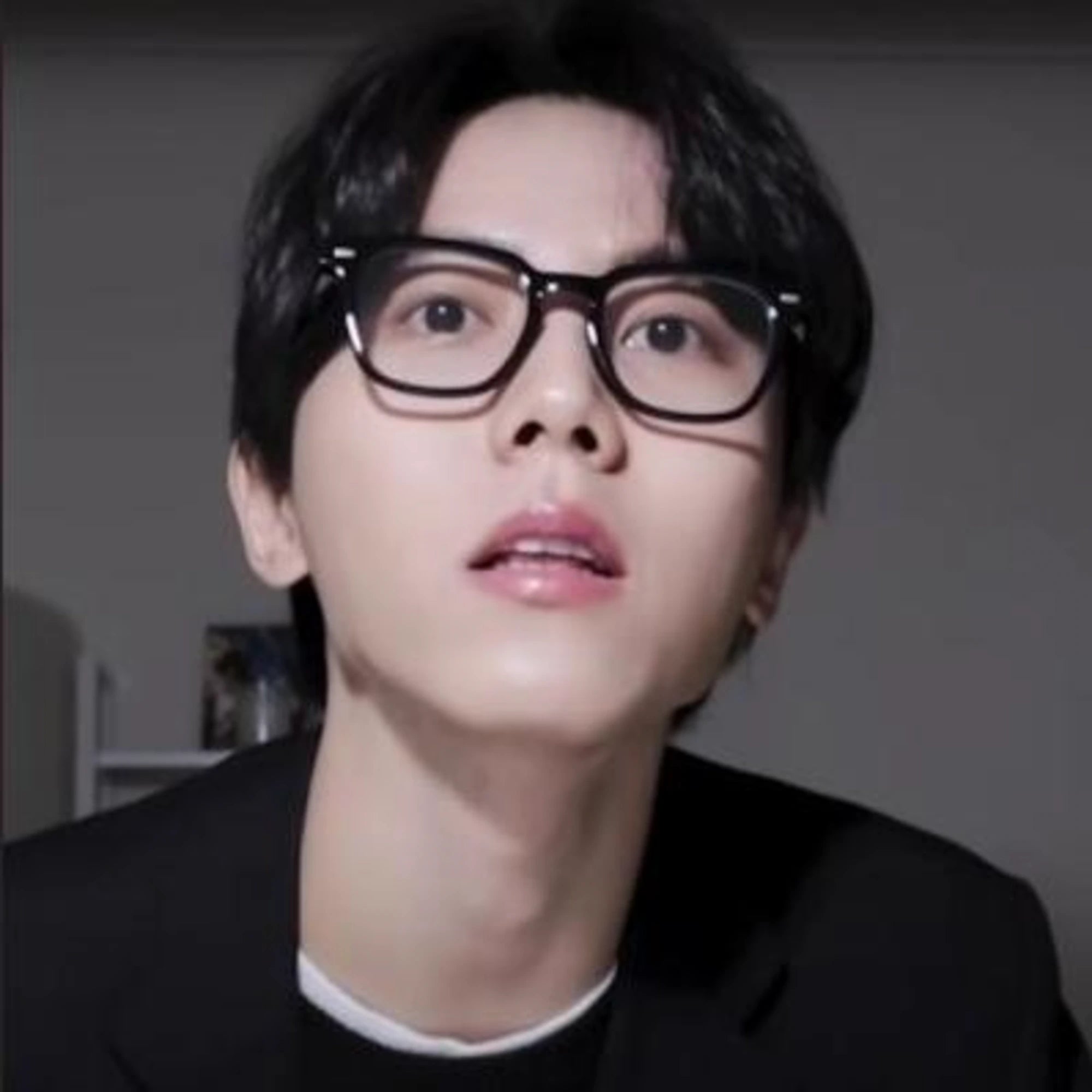 젠틀몬스터 쿠보01 안경 CGOG5SQ5HBXX 착용 이미지