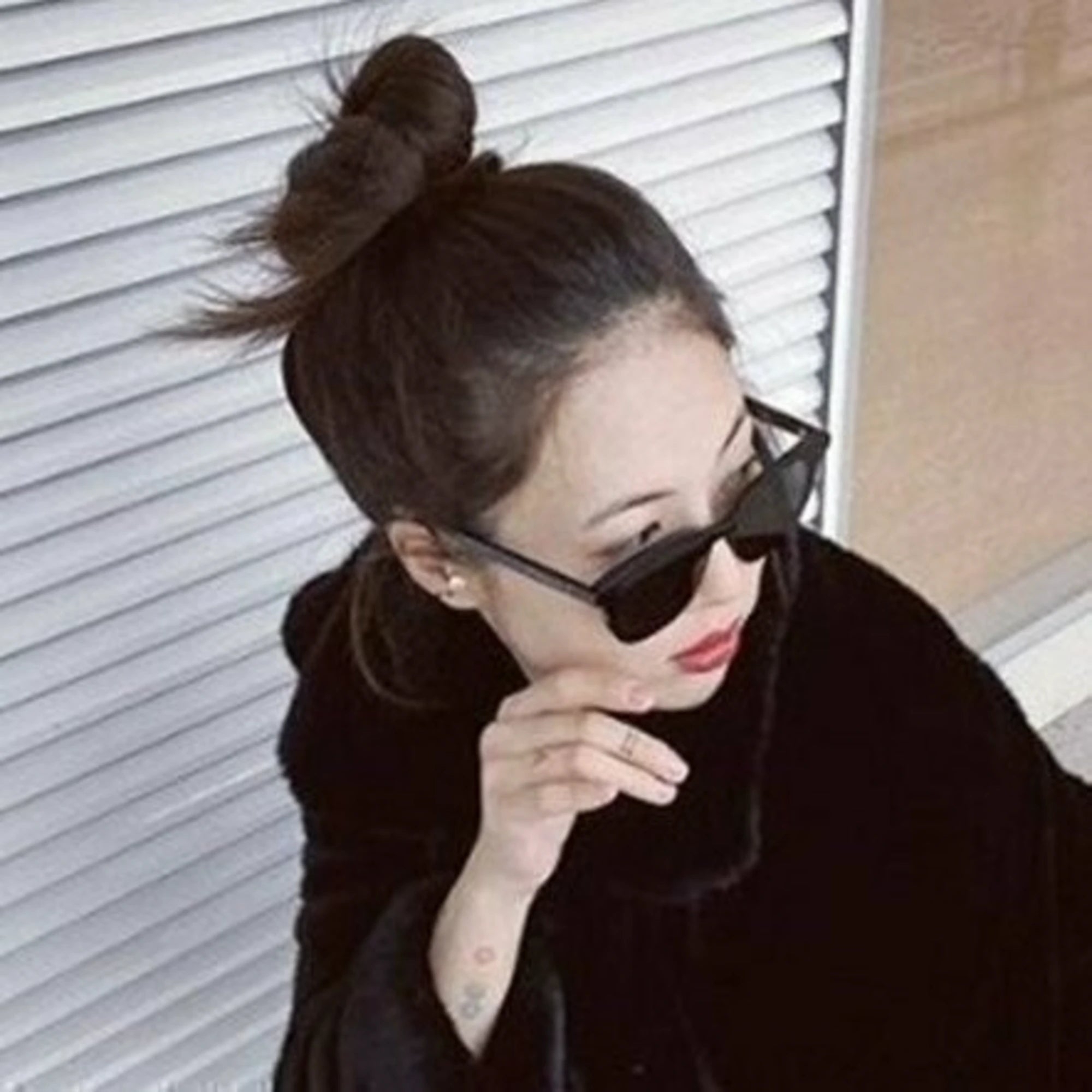 젠틀몬스터 랭 01 선글라스 착용 이미지