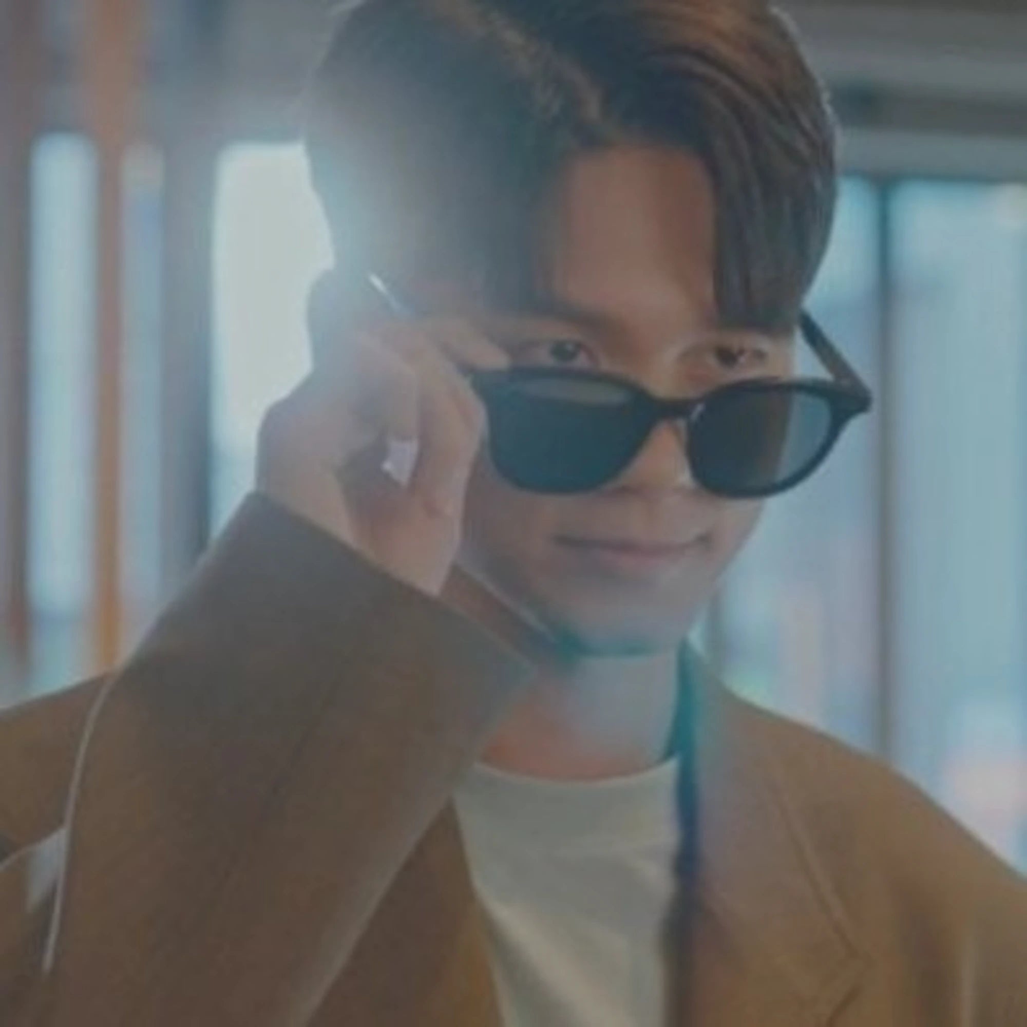 젠틀몬스터 랭 01 선글라스 착용 이미지