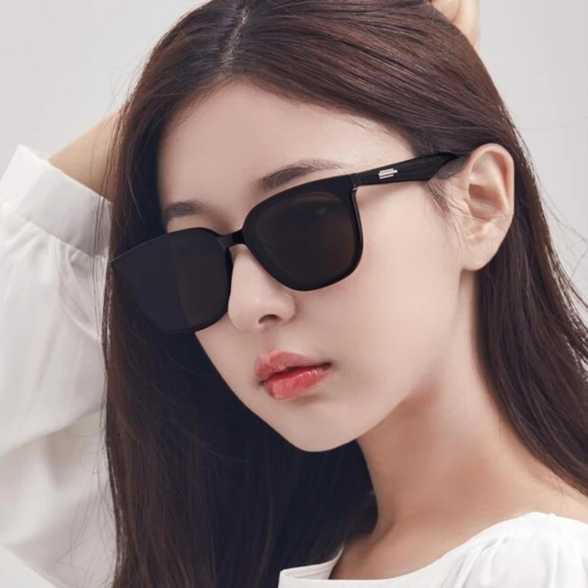 젠틀몬스터 릴리트 선글라스 착용 이미지