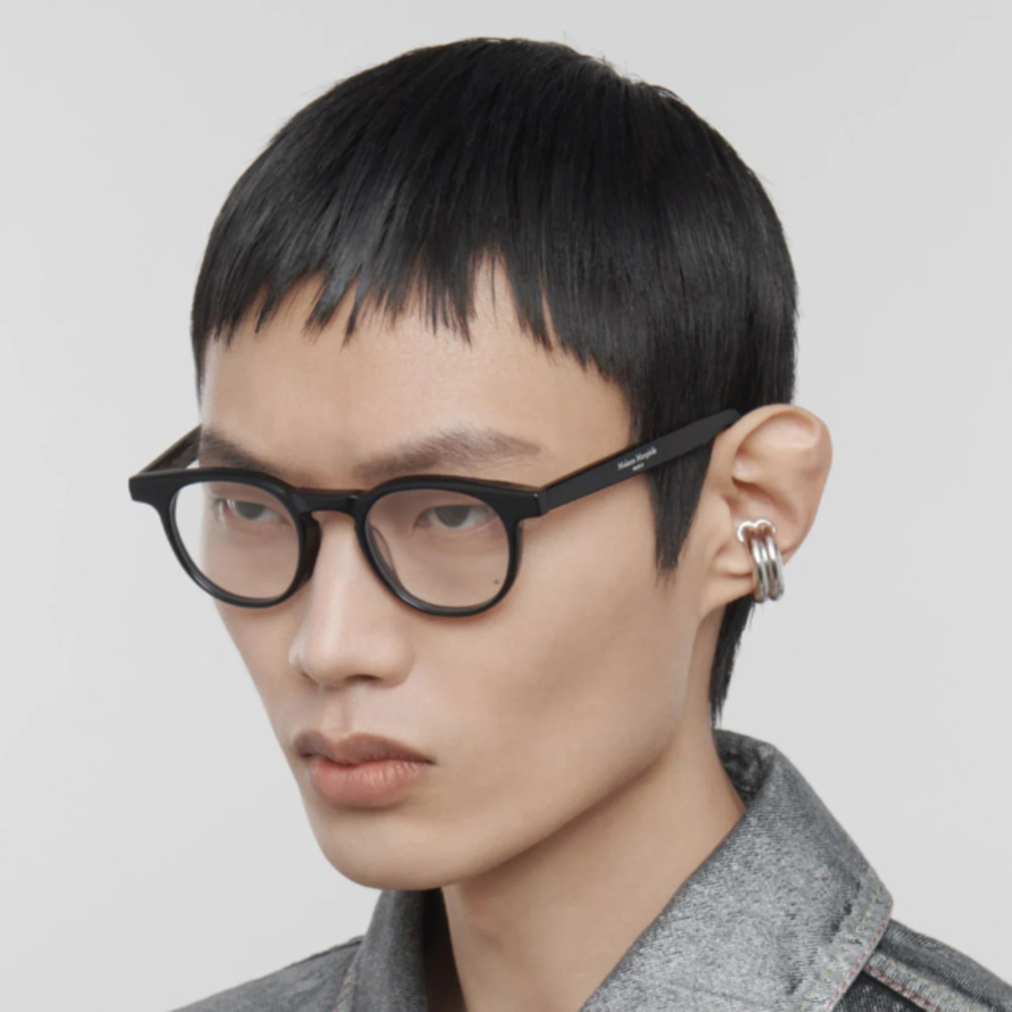 젠틀몬스터 X 마르지엘라 MM 009 01 안경 착용 이미지