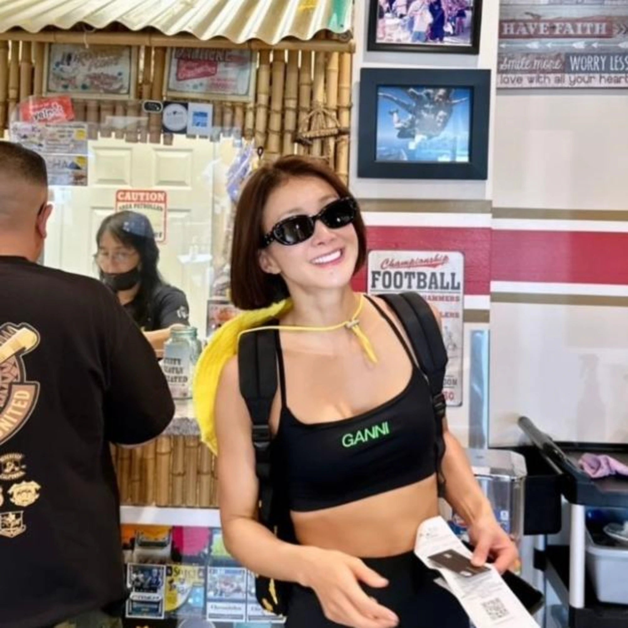 젠틀몬스터 X 마르지엘라 MM004 선글라스 착용 이미지