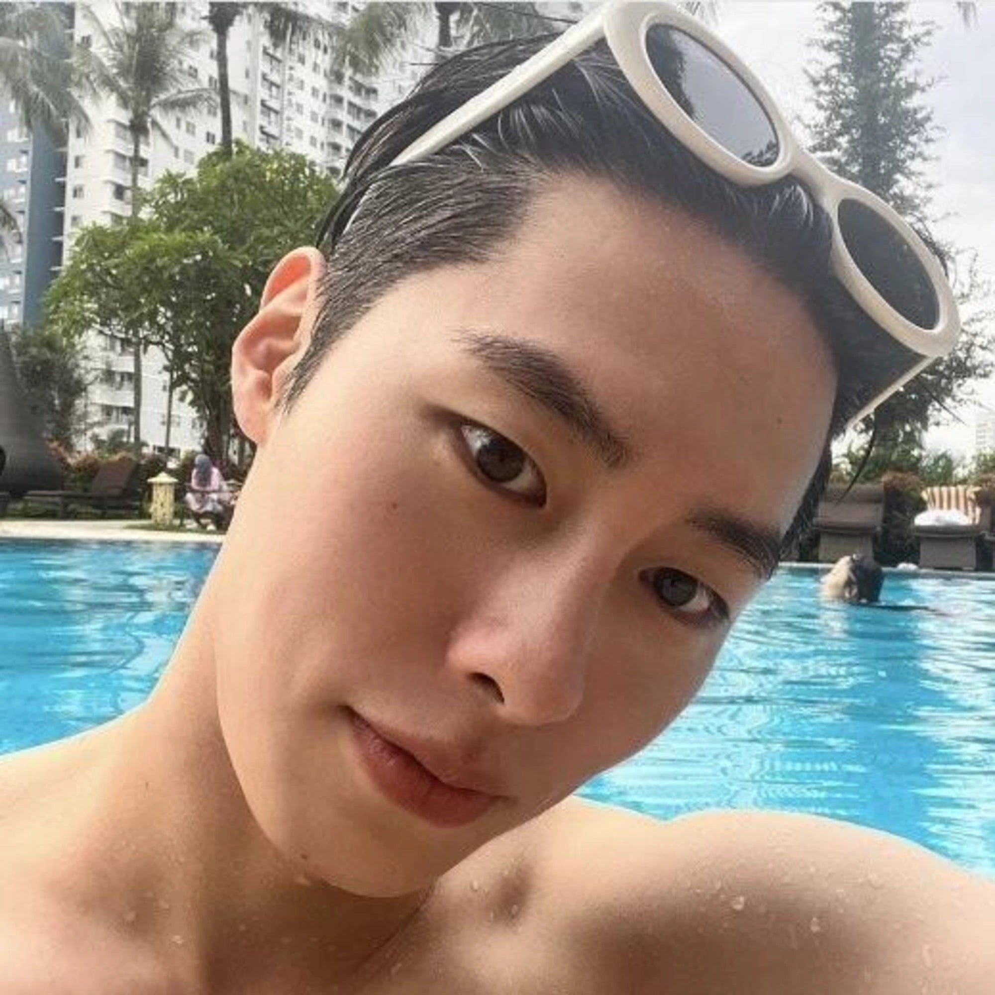 젠틀몬스터 X 마르지엘라 MM004 선글라스 착용 이미지