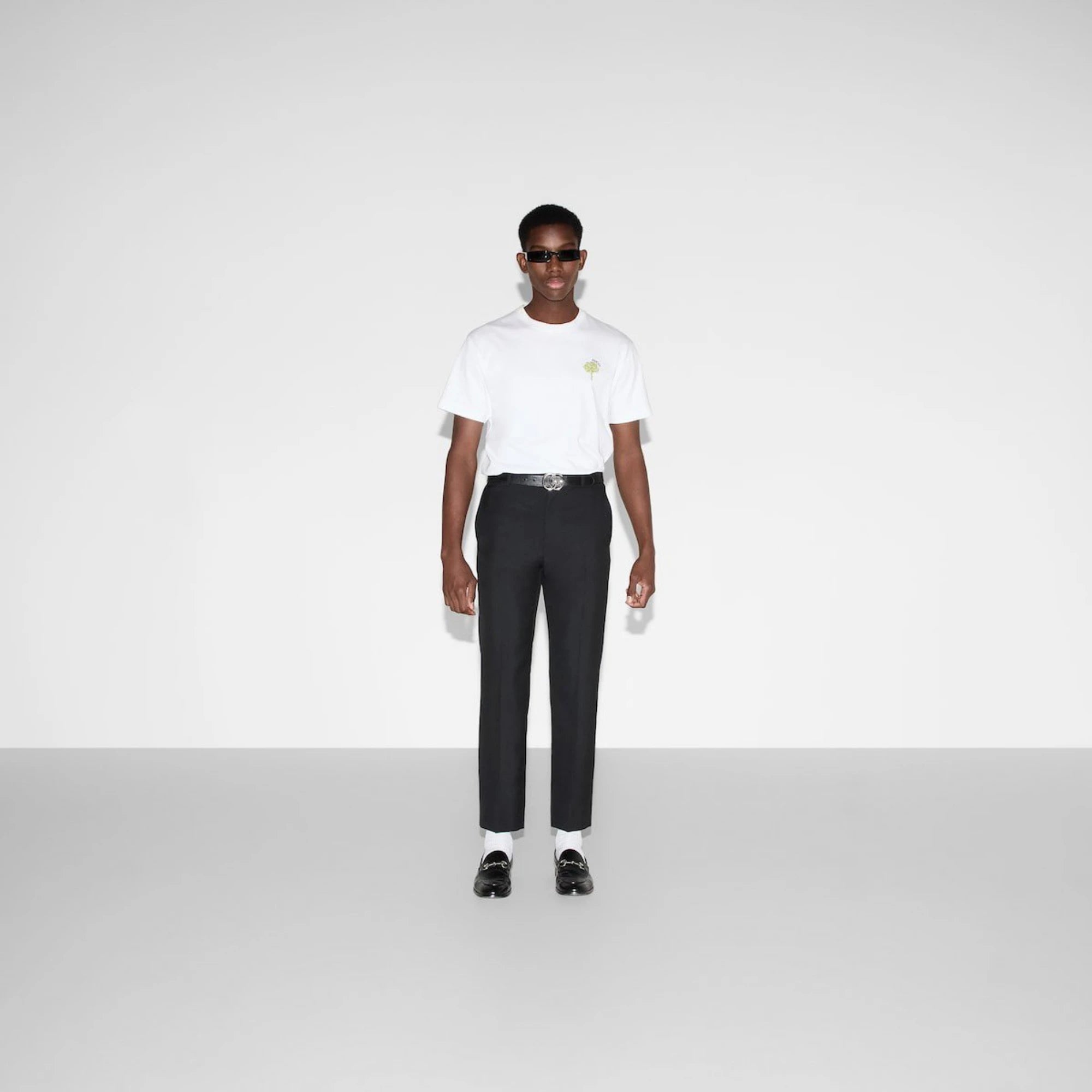 구찌 플라워 자수 반팔 티셔츠 착용 이미지