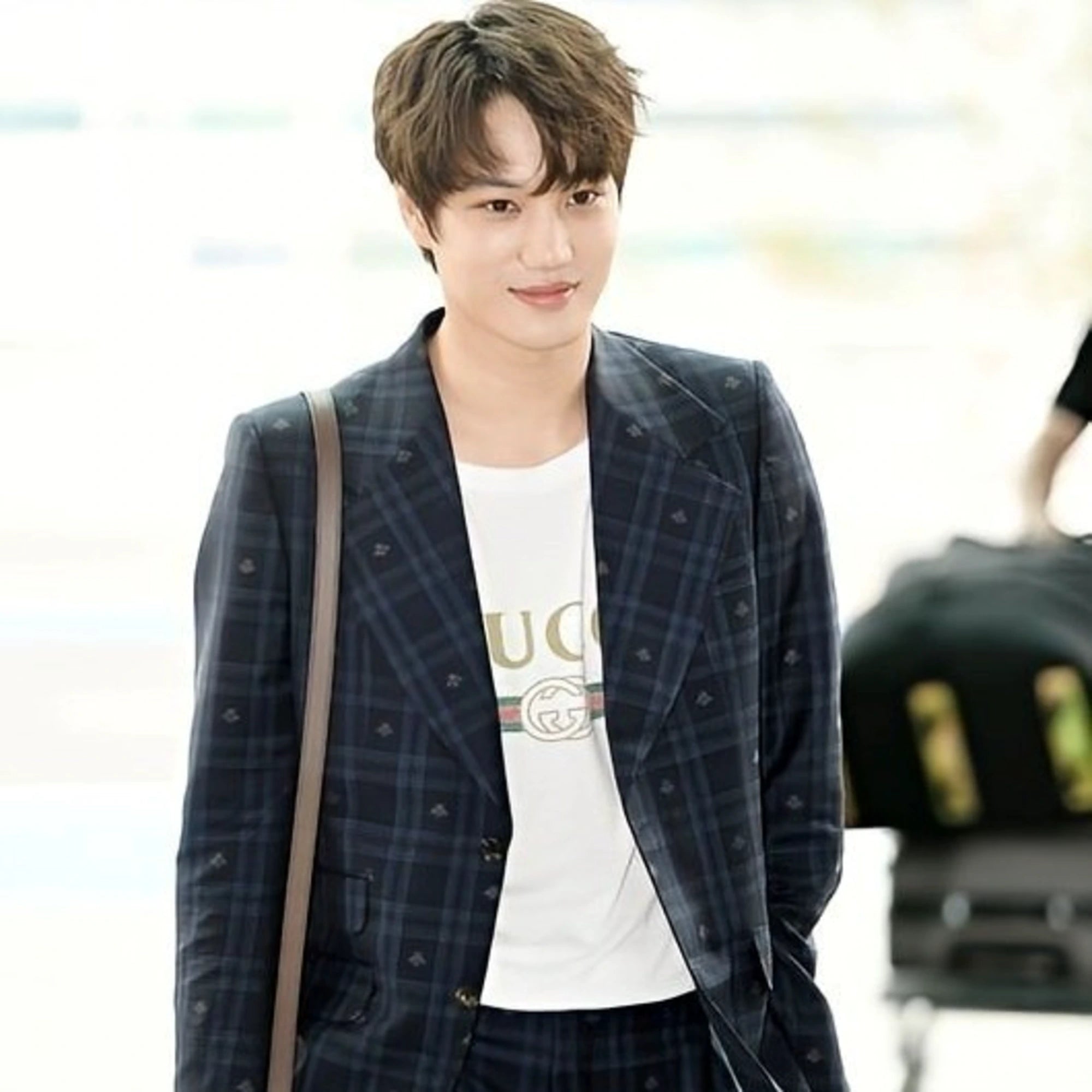 구찌 워시드 로고 반팔 티셔츠 착용 이미지