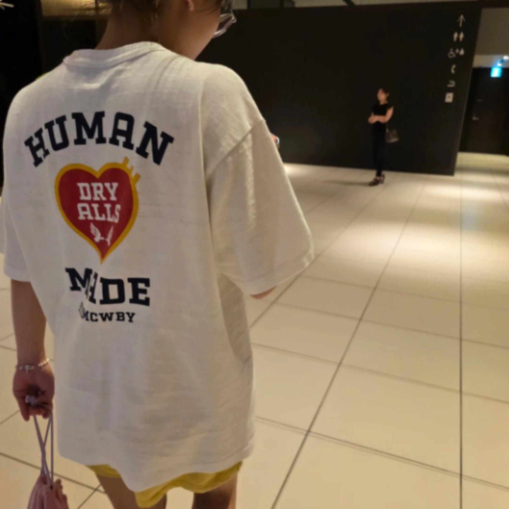 휴먼메이드 그래픽 반팔 티셔츠 착용 이미지
