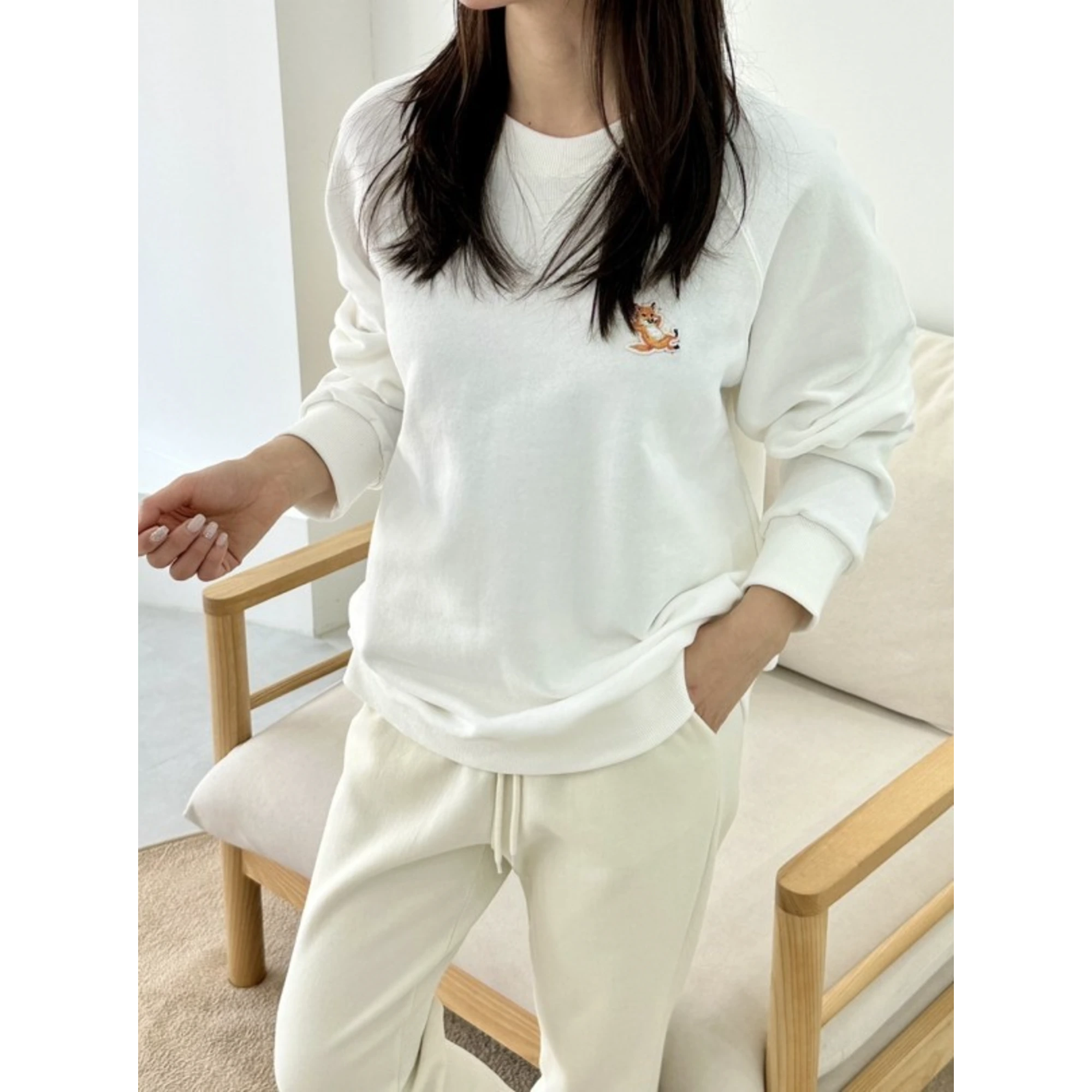 메종키츠네 칠랙스 맨투맨 착용 이미지