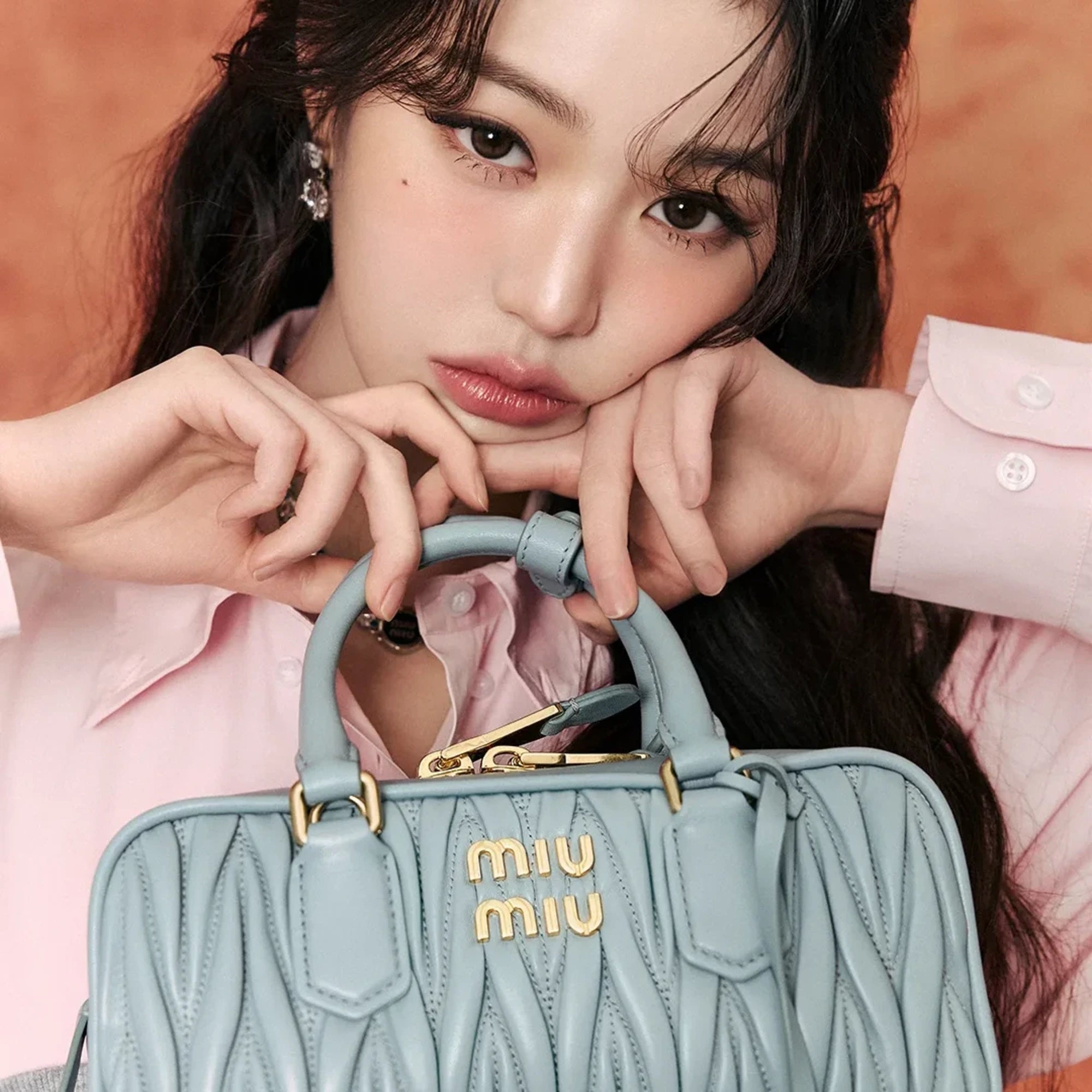 미우미우 아르카디 마테라쎄 나파 가죽 백 5BB142
