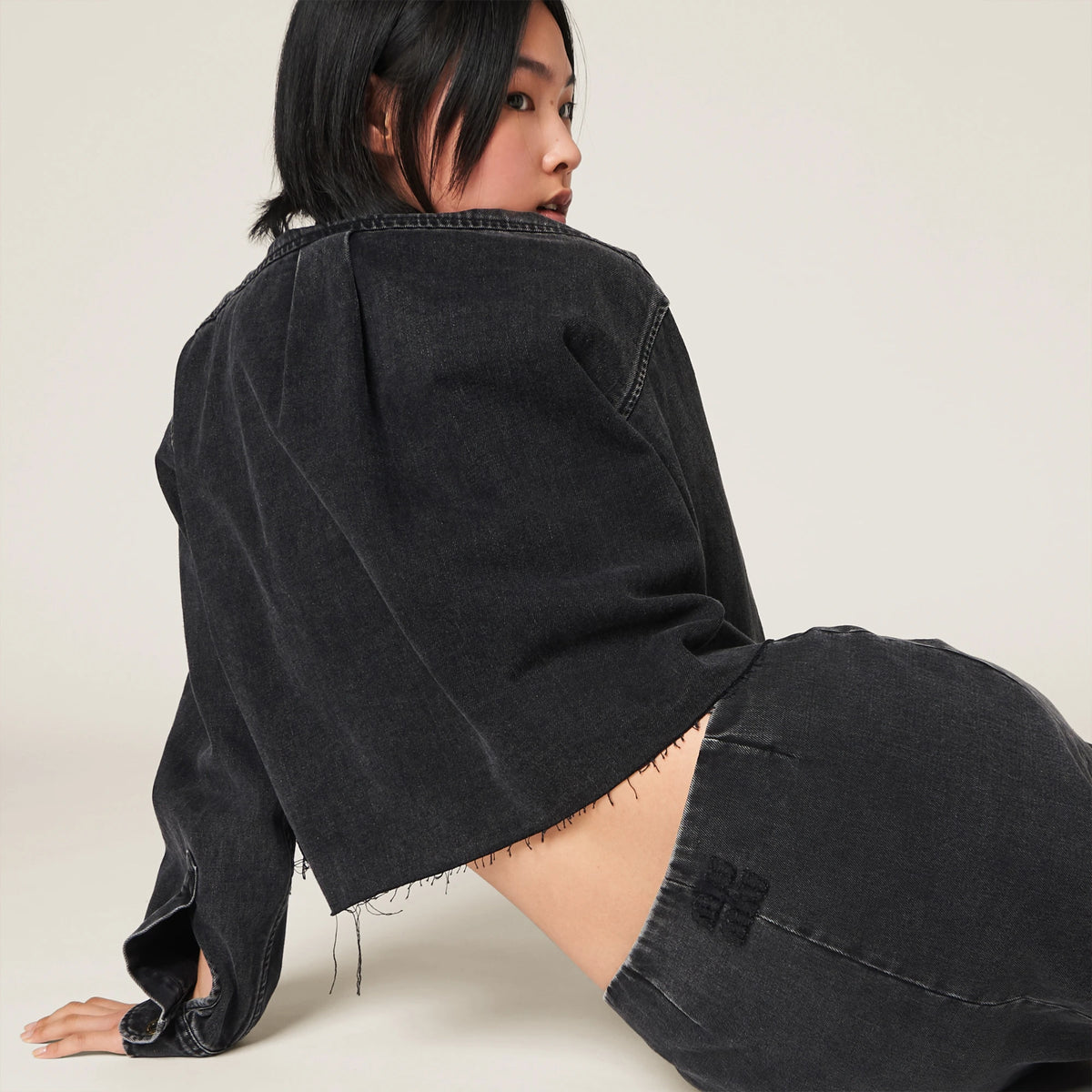 미우미우 블랙 데님 블루종 자켓 GWB186 착용 이미지