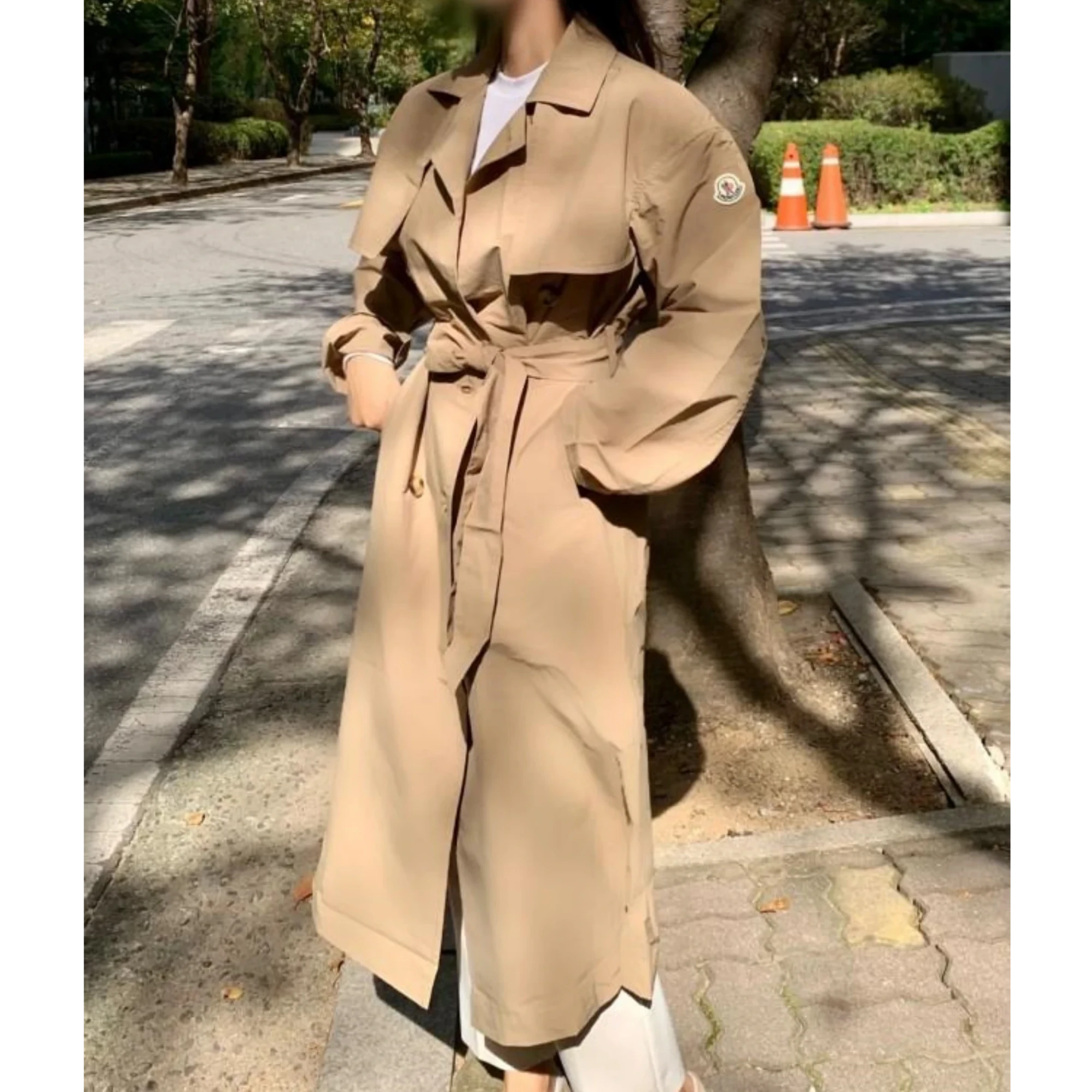 몽클레어 스티비덴 트렌치 코트 착용 이미지