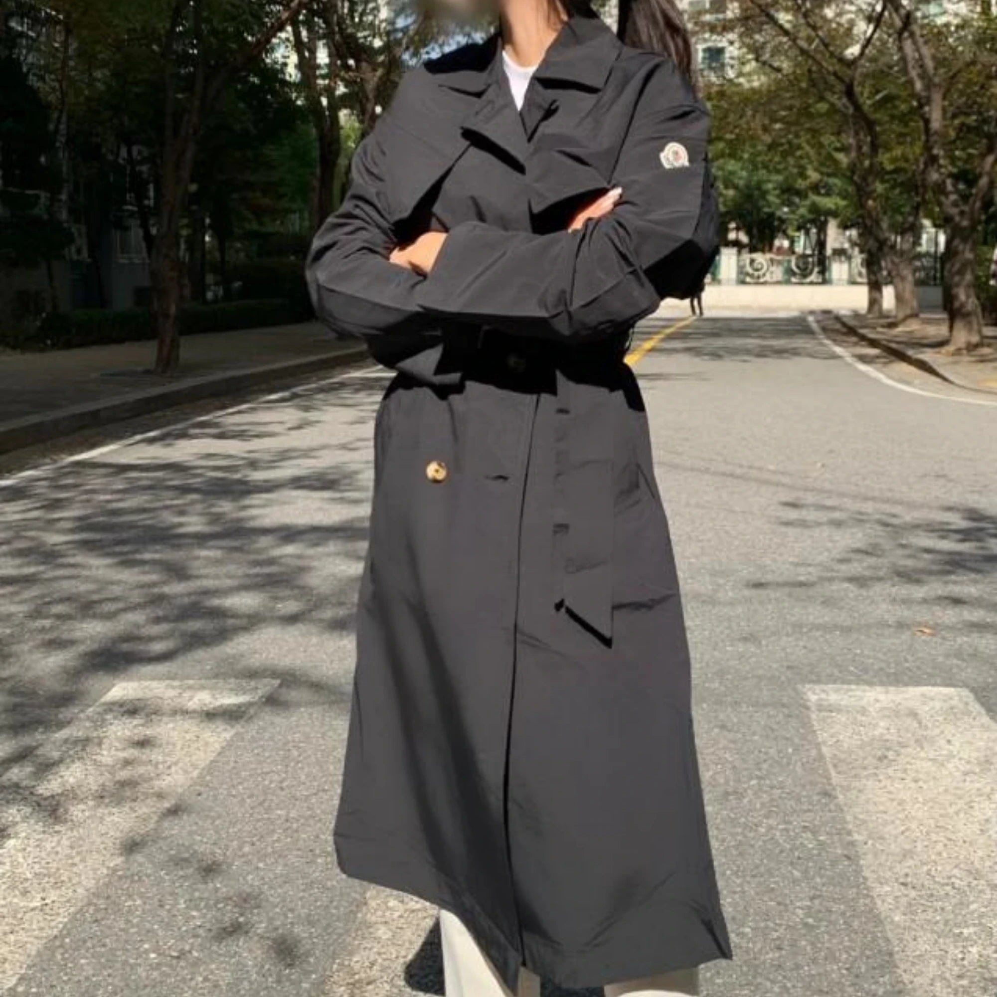 몽클레어 스티비덴 트렌치 코트 착용 이미지