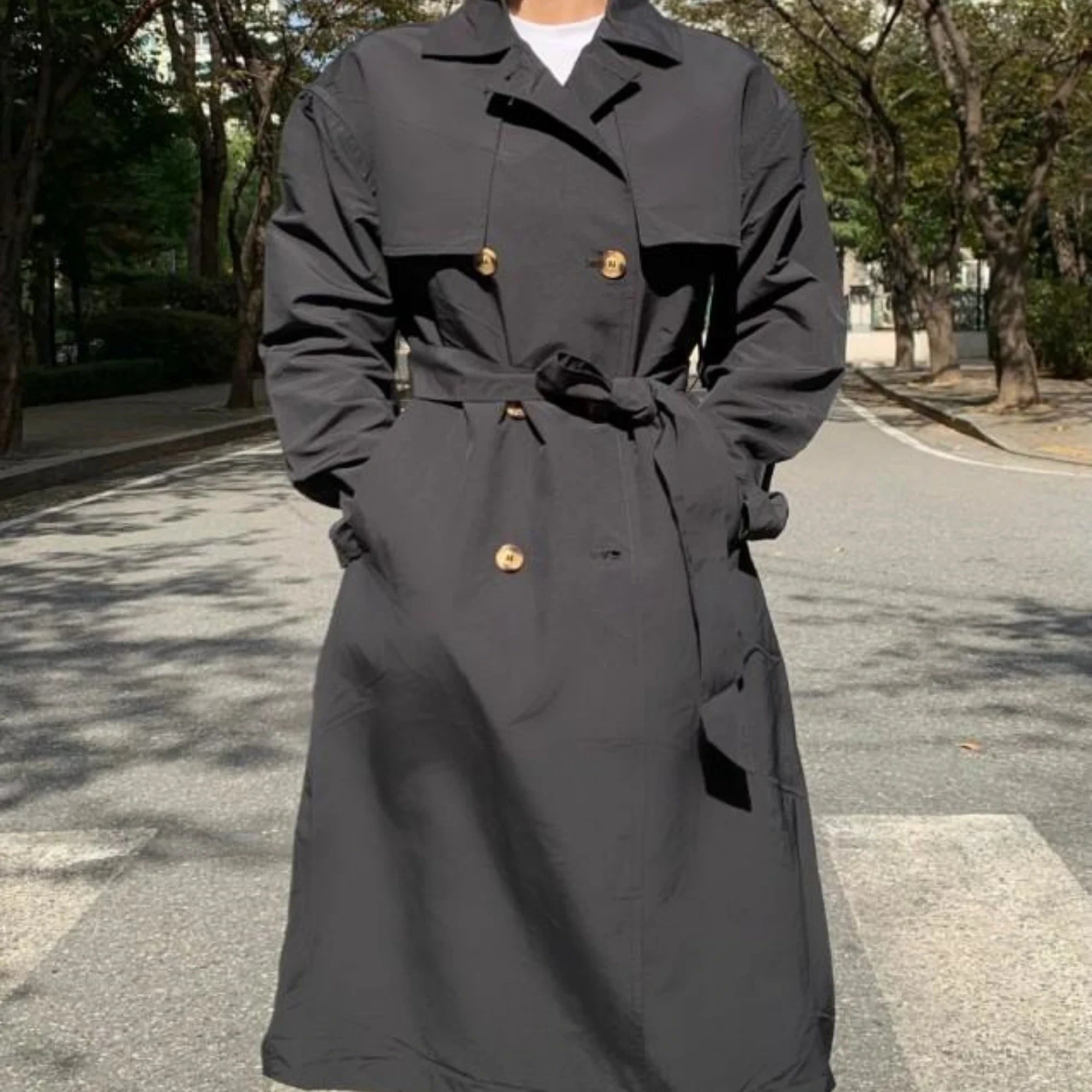 몽클레어 스티비덴 트렌치 코트 착용 이미지