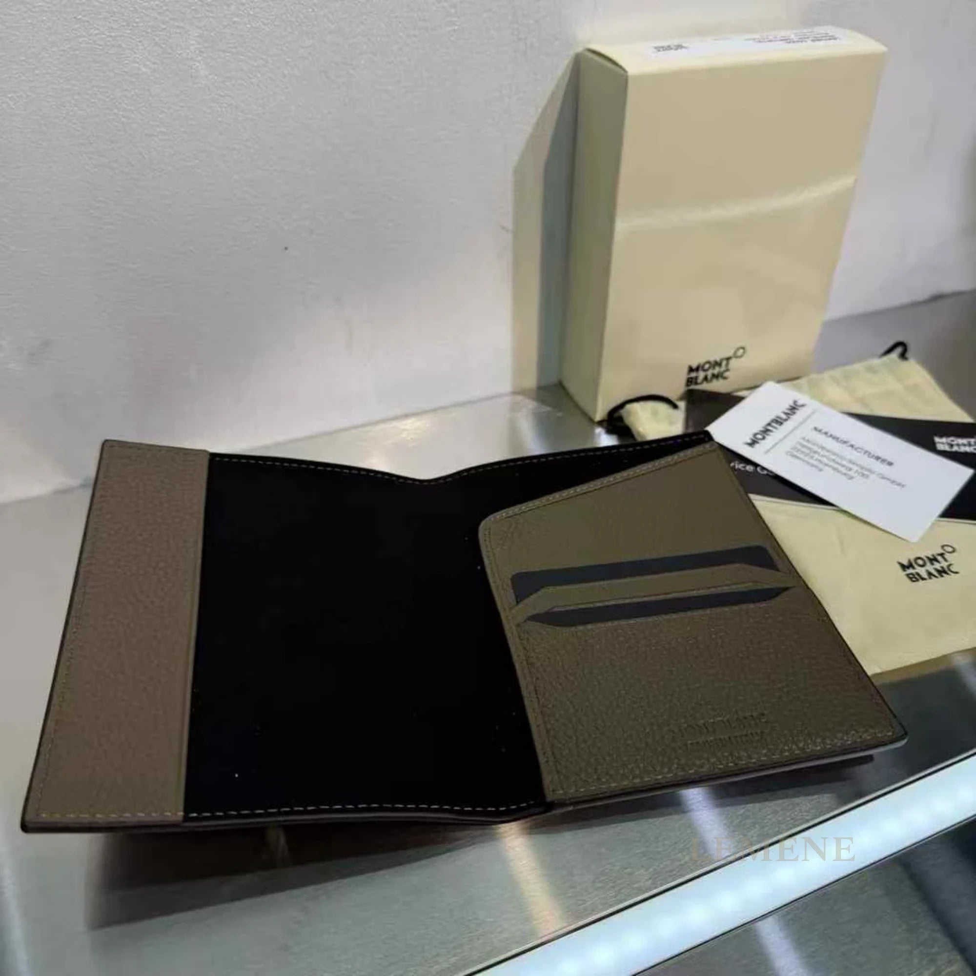 몽블랑 여권지갑 MB220224 디테일 이미지