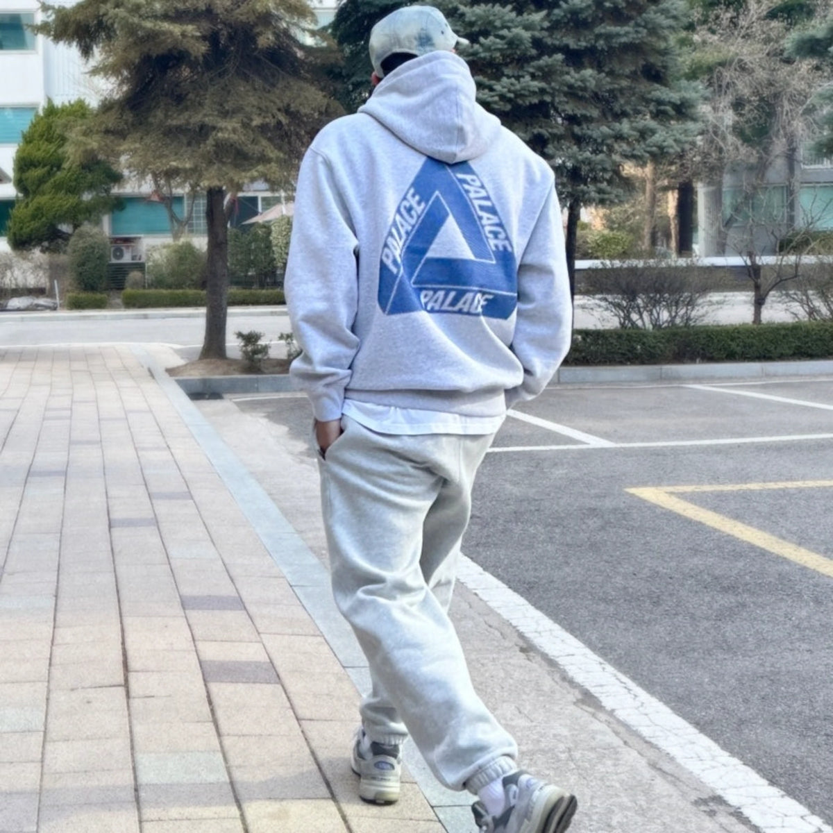 팔라스 트라이퍼그 후드티 241358 착용 이미지