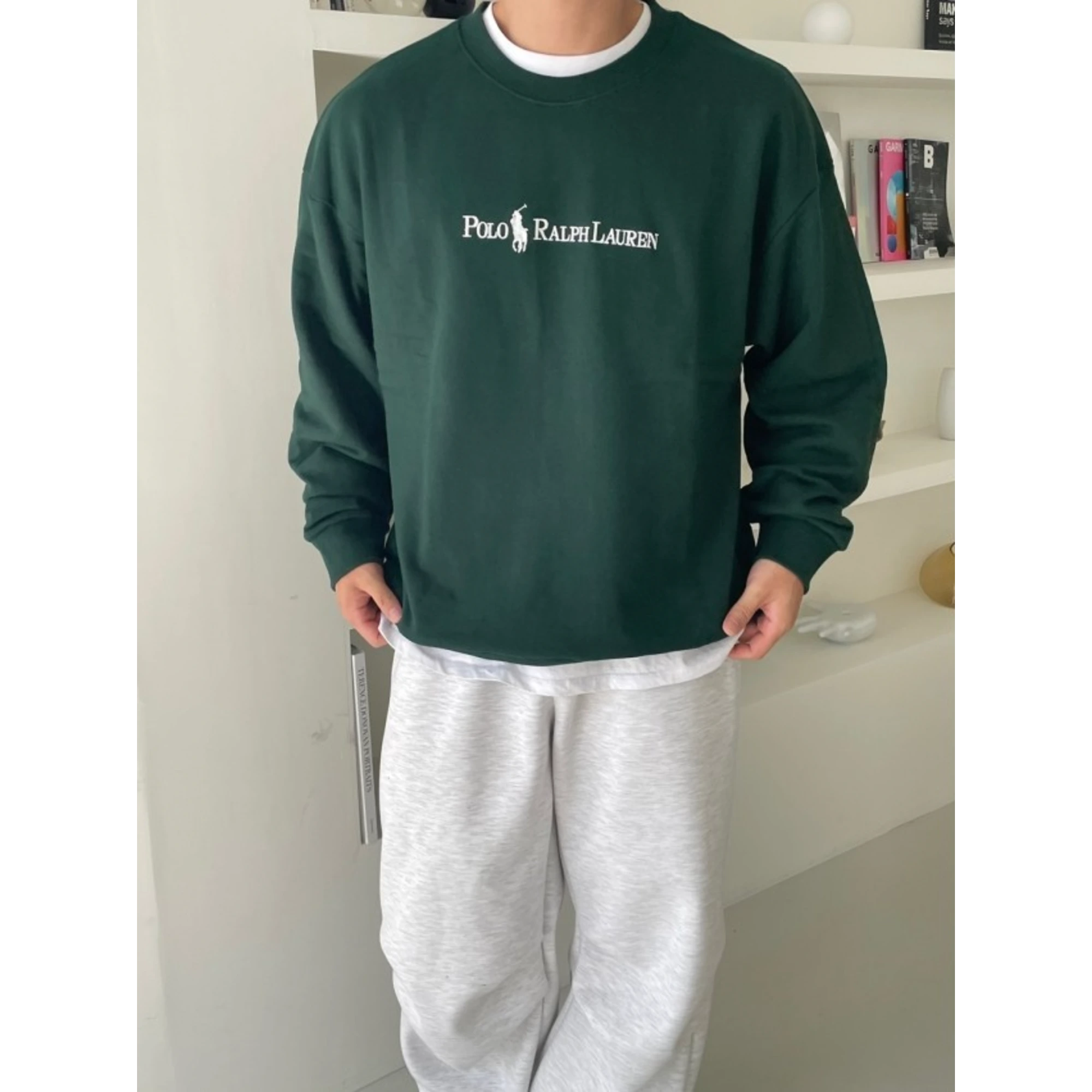 폴로 랄프로렌 포 크림 로고 맨투맨 착용 이미지