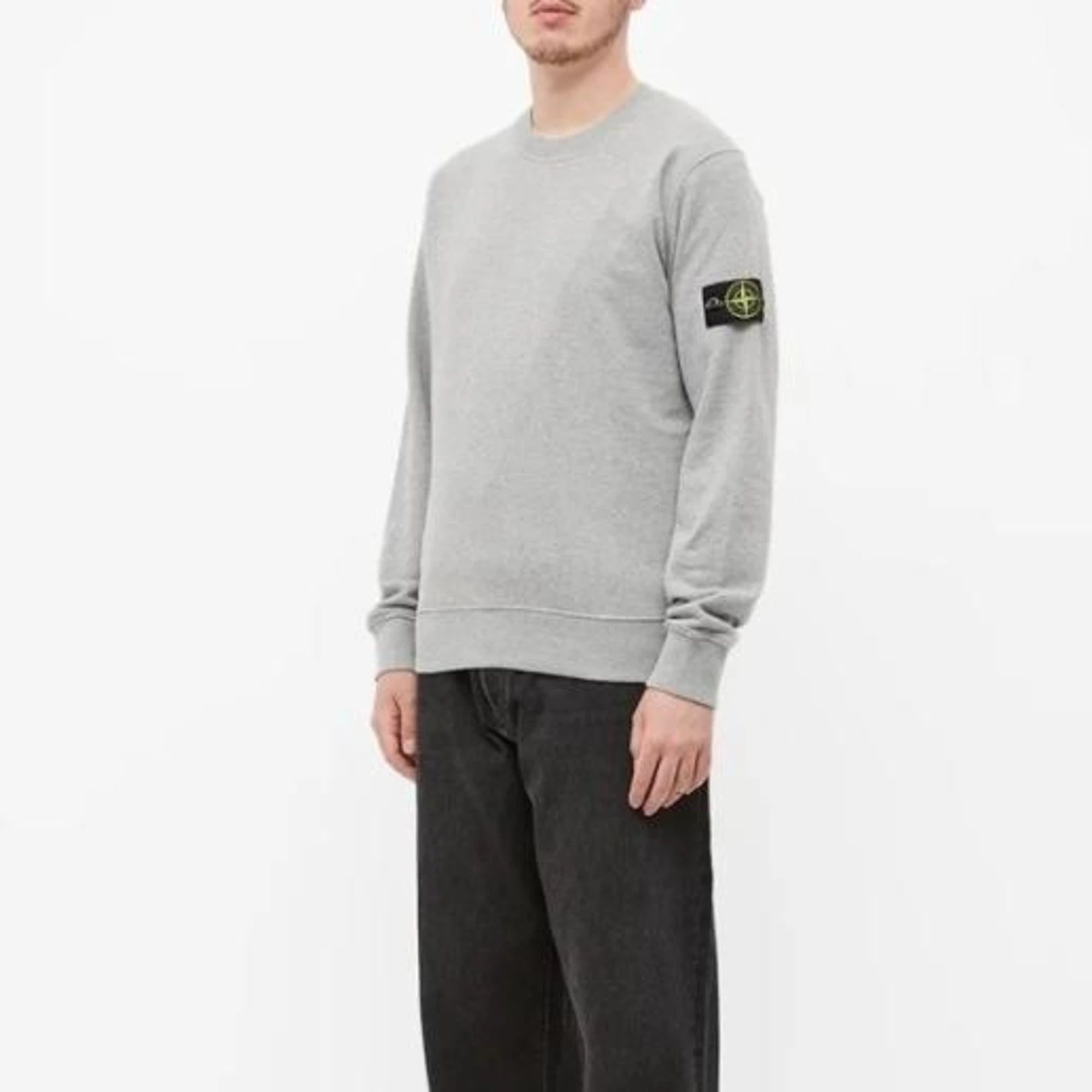스톤 아일랜드 와펜 맨투맨 착용 이미지