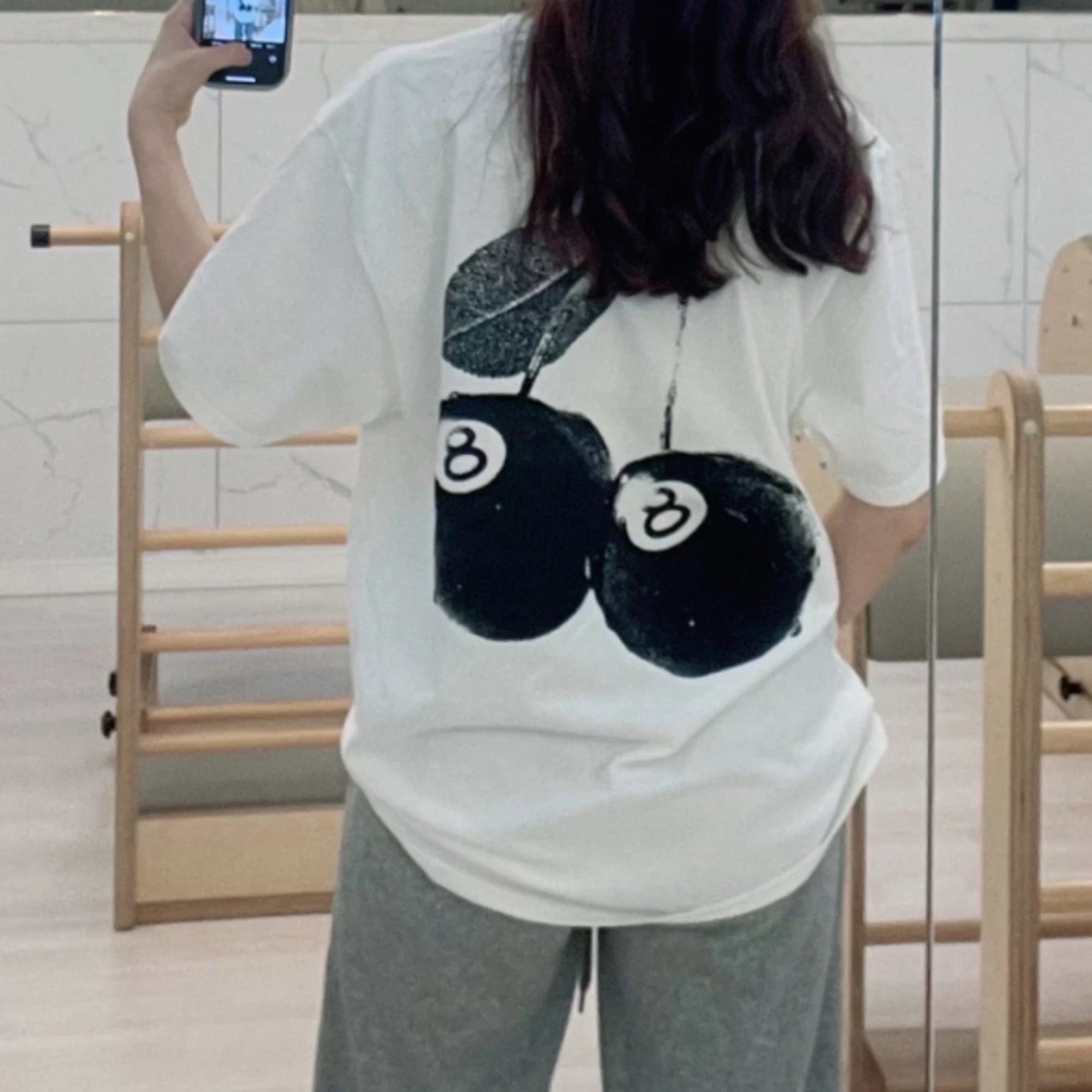 스투시 체리 오버핏 반팔 티셔츠 착용 이미지