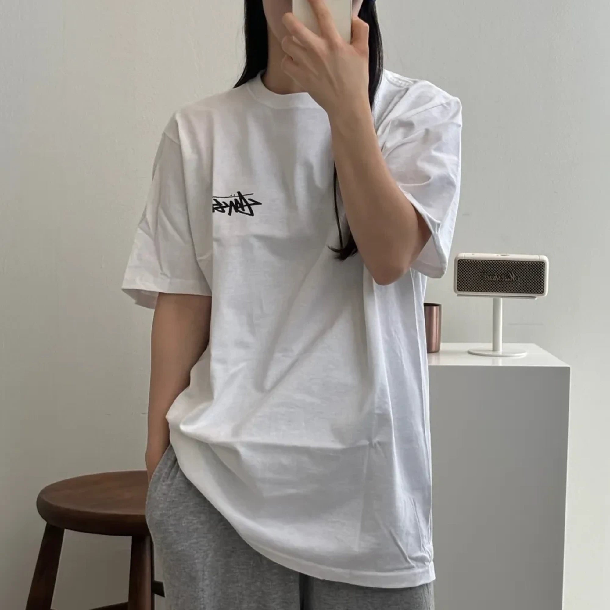 스투시 체리 오버핏 반팔 티셔츠 착용 이미지