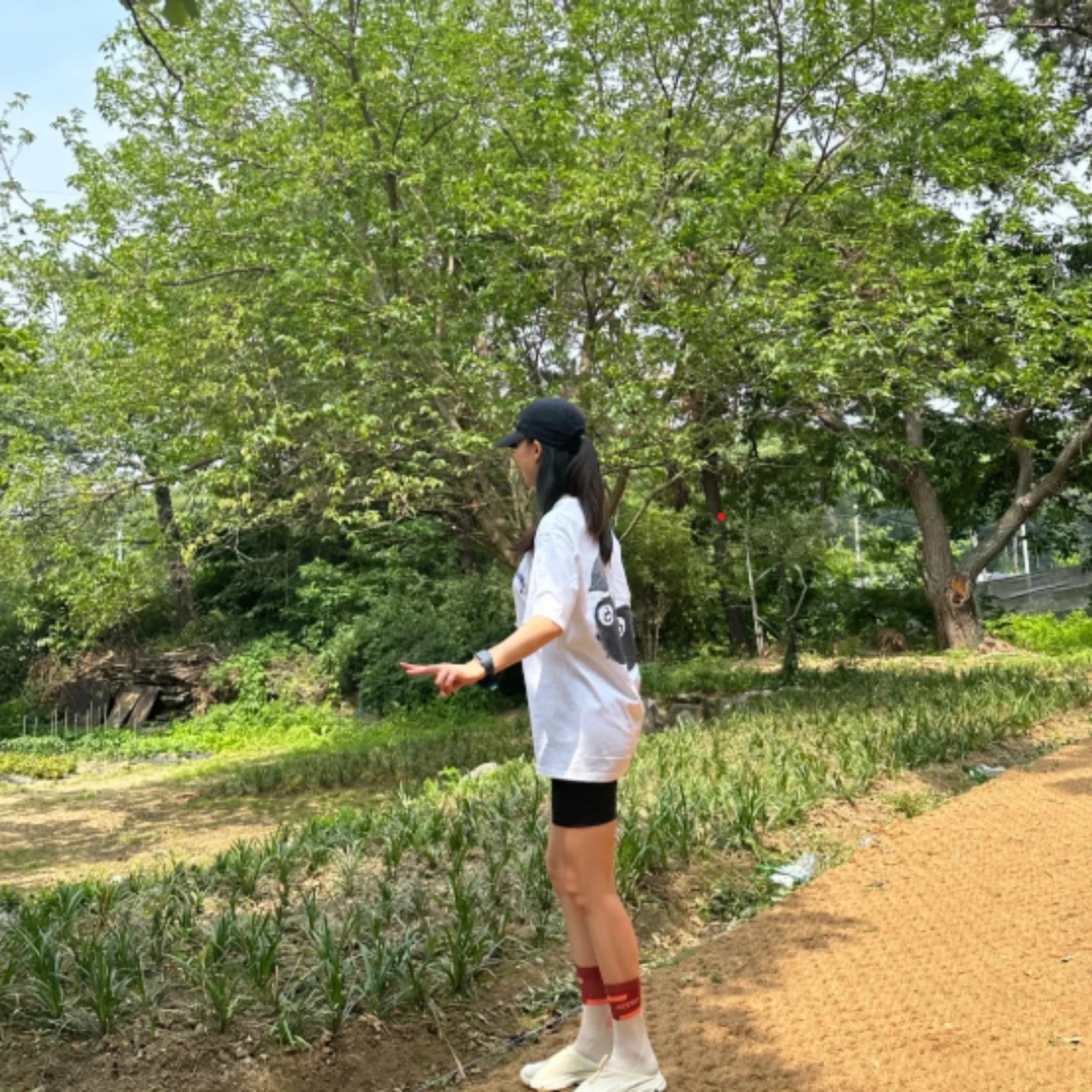 스투시 체리 반팔 티셔츠 착용 이미지